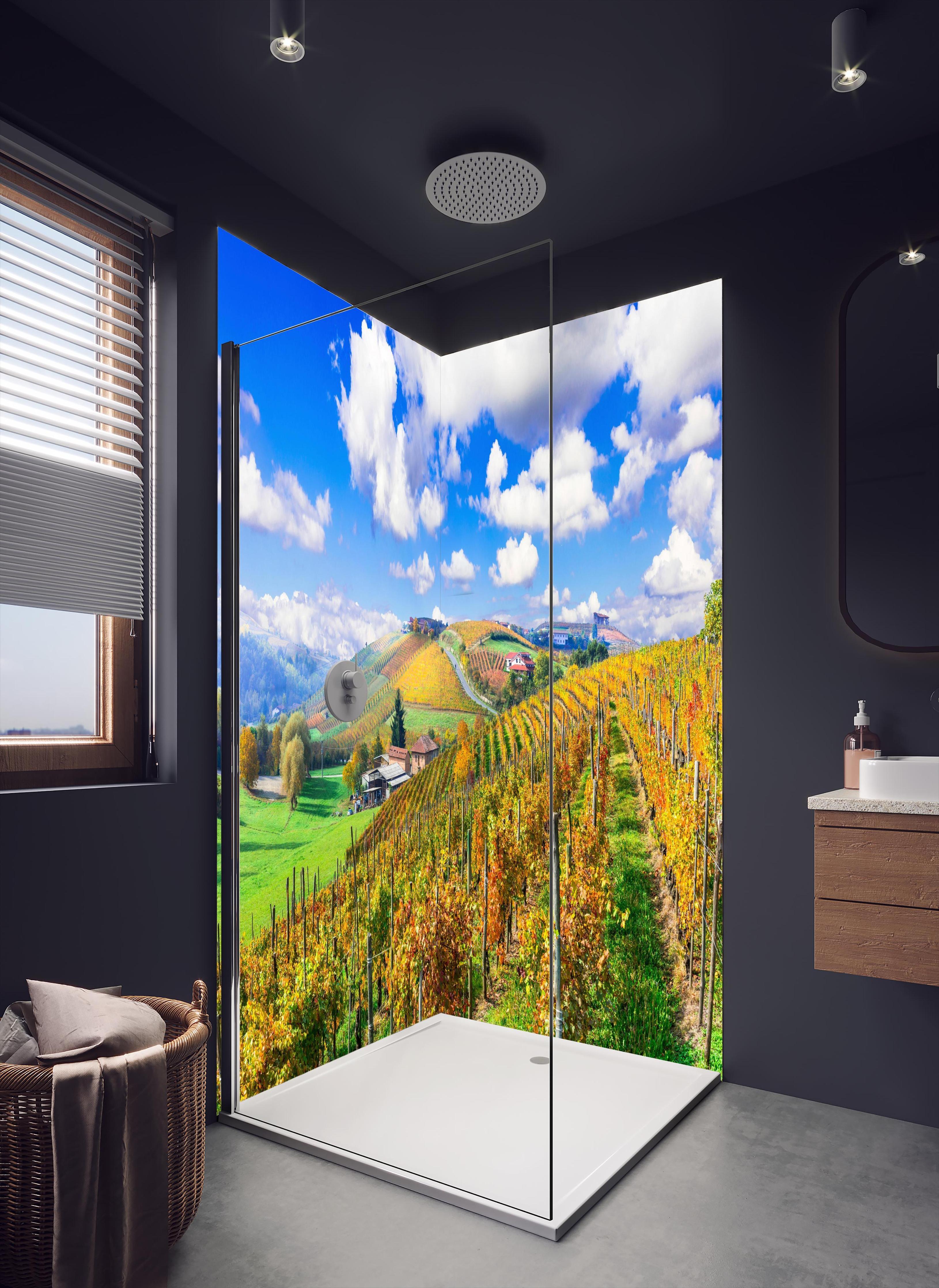 Duschrückwand - Schöne Herbstlandschaft mit Weinbergen - Toskana in dunklem Badezimmer mit Regenduschkopf