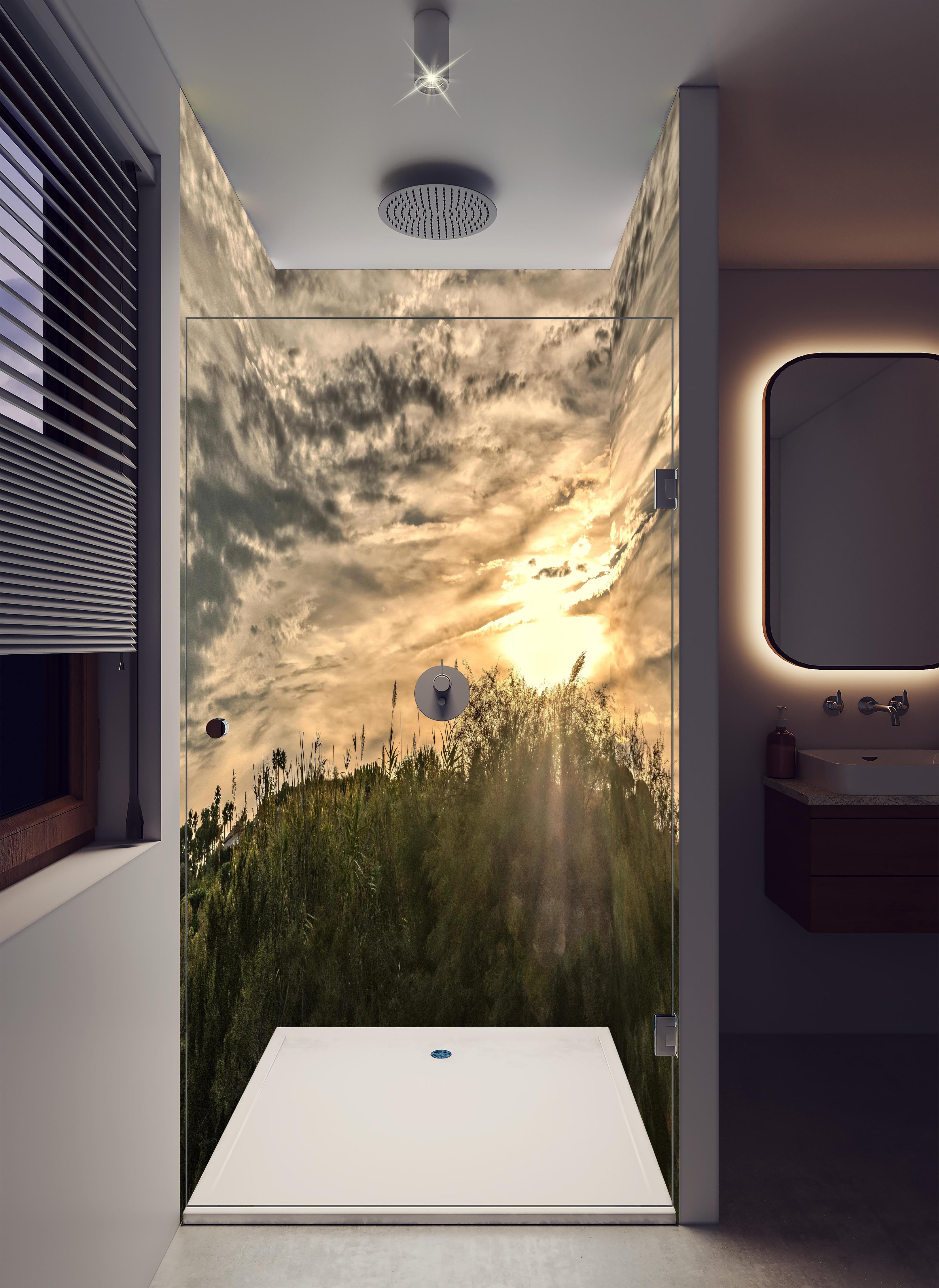 Duschrückwand - Sonnenuntergang am Pampelonne in Saint Tropez in luxuriöser Dusche mit Regenduschkopf