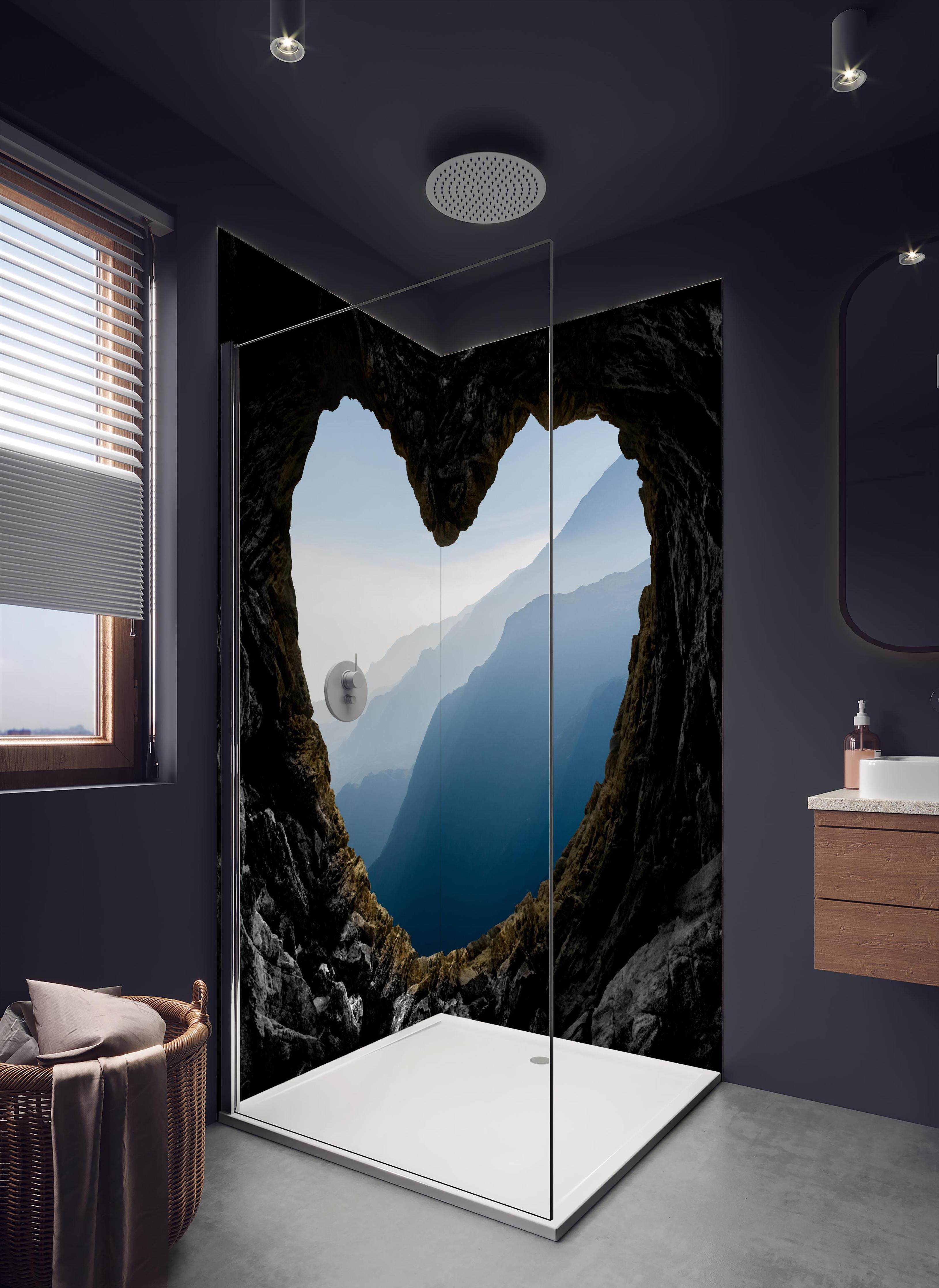 Duschrückwand - Spektakuläre und mystische Gebirgsschicht in dunklem Badezimmer mit Regenduschkopf