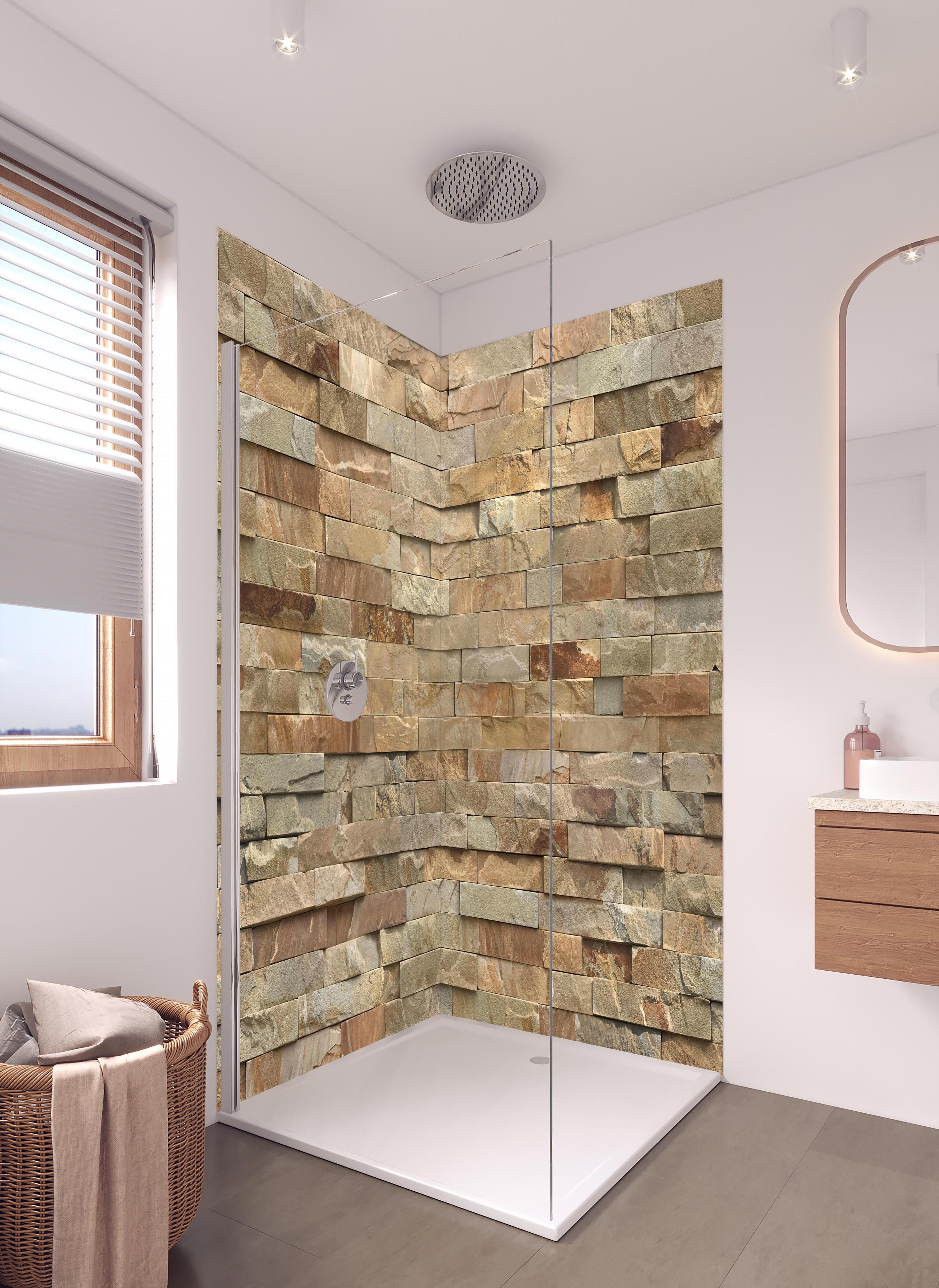 Duschrückwand - Streifiges Steinwandmuster in hellem Badezimmer mit Regenduschkopf - zweiteilige Eck-Duschrückwand