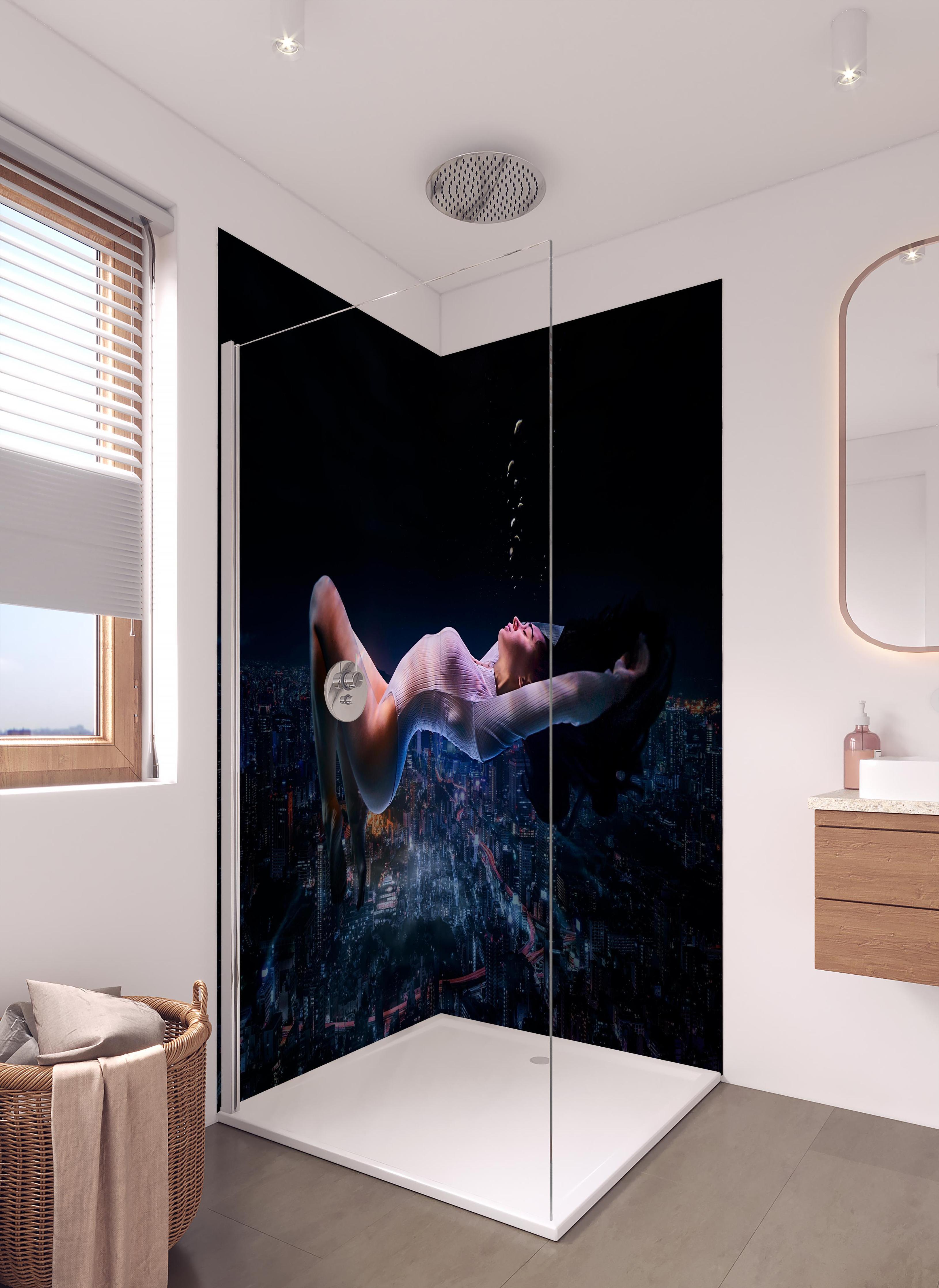 Duschrückwand - Traumhaft schwebende Frau in hellem Badezimmer mit Regenduschkopf - zweiteilige Eck-Duschrückwand
