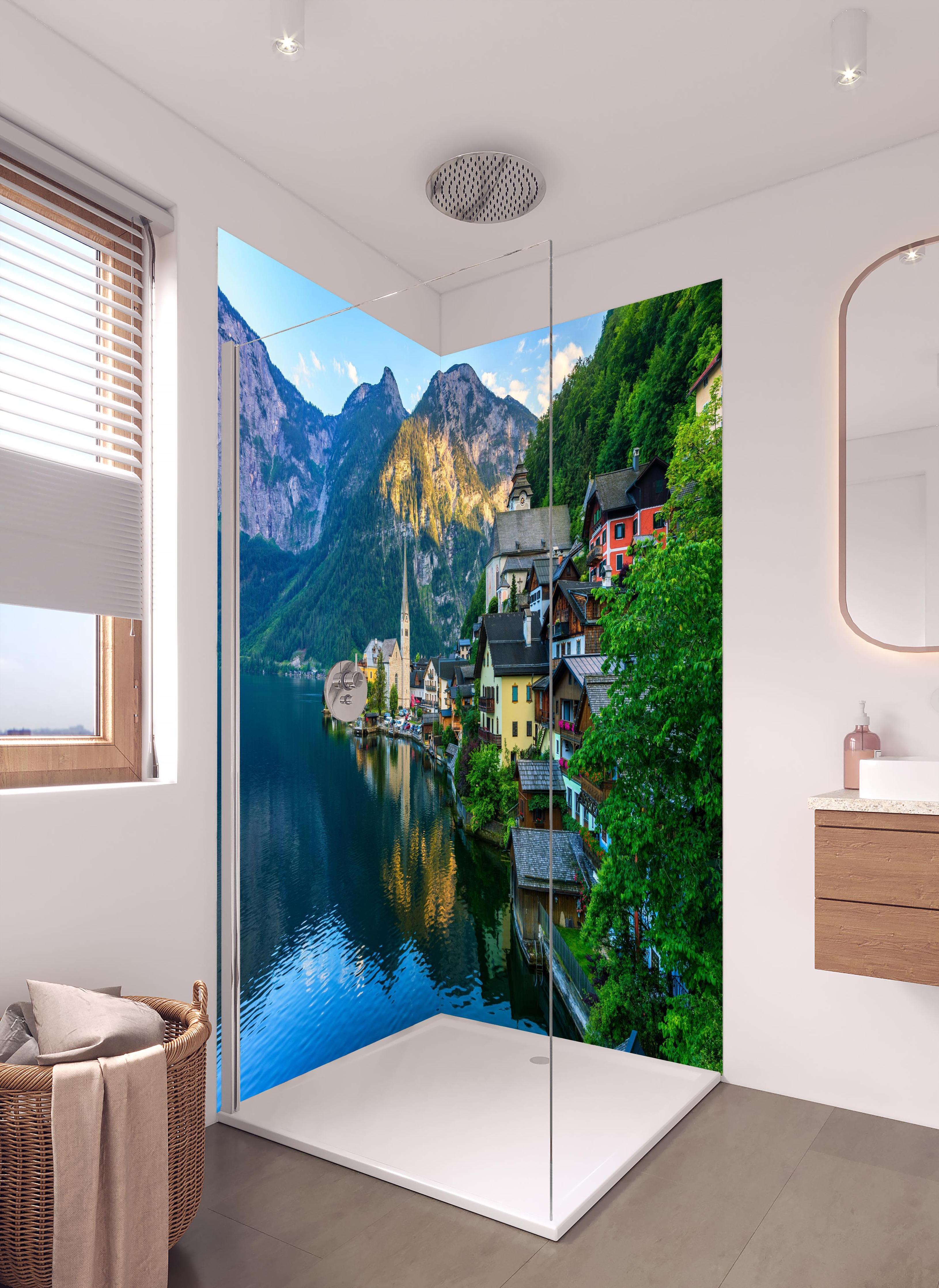 Duschrückwand - Zauberhaftes Bergdorf Hallstatt in hellem Badezimmer mit Regenduschkopf - zweiteilige Eck-Duschrückwand