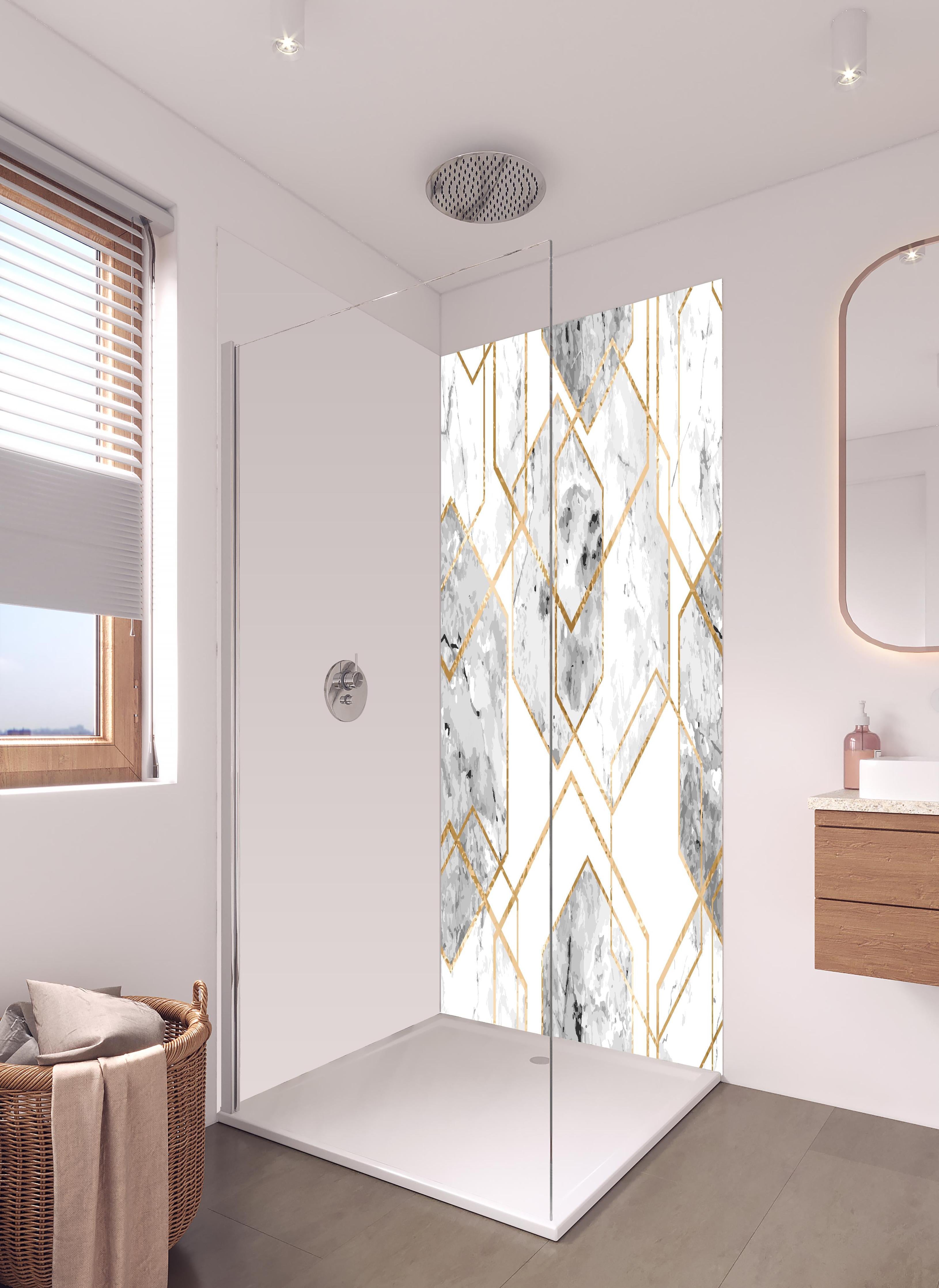 Duschrückwand - Edle Marmoroptik in Weiß und Gold in hellem Badezimmer mit Regenduschkopf - zweiteilige Eck-Duschrückwand