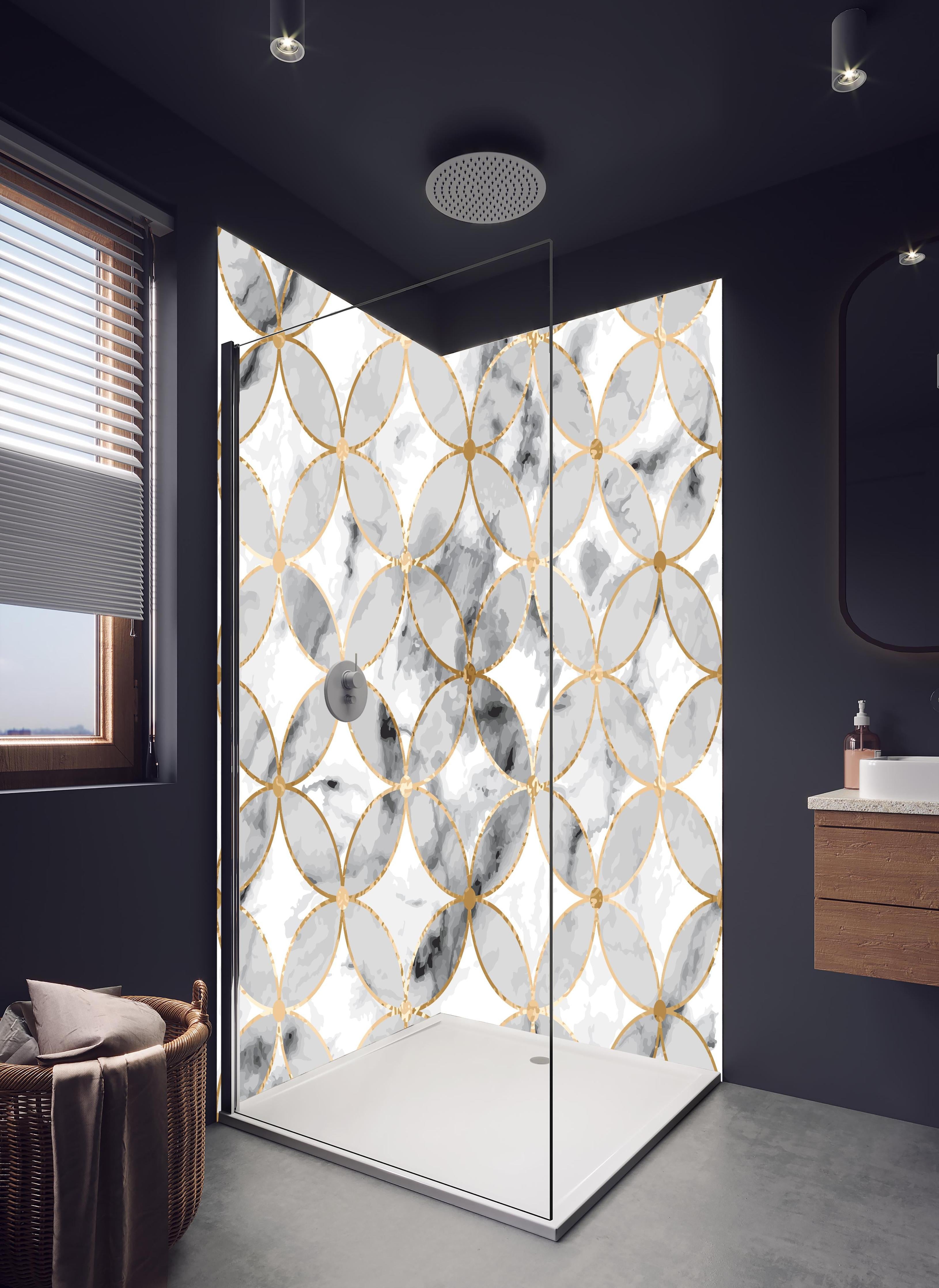 Duschrückwand - Edles Marmor-Muster in Weiß-Gold und Grautönen in hellem Badezimmer mit Regenduschkopf - zweiteilige Eck-Duschrückwand