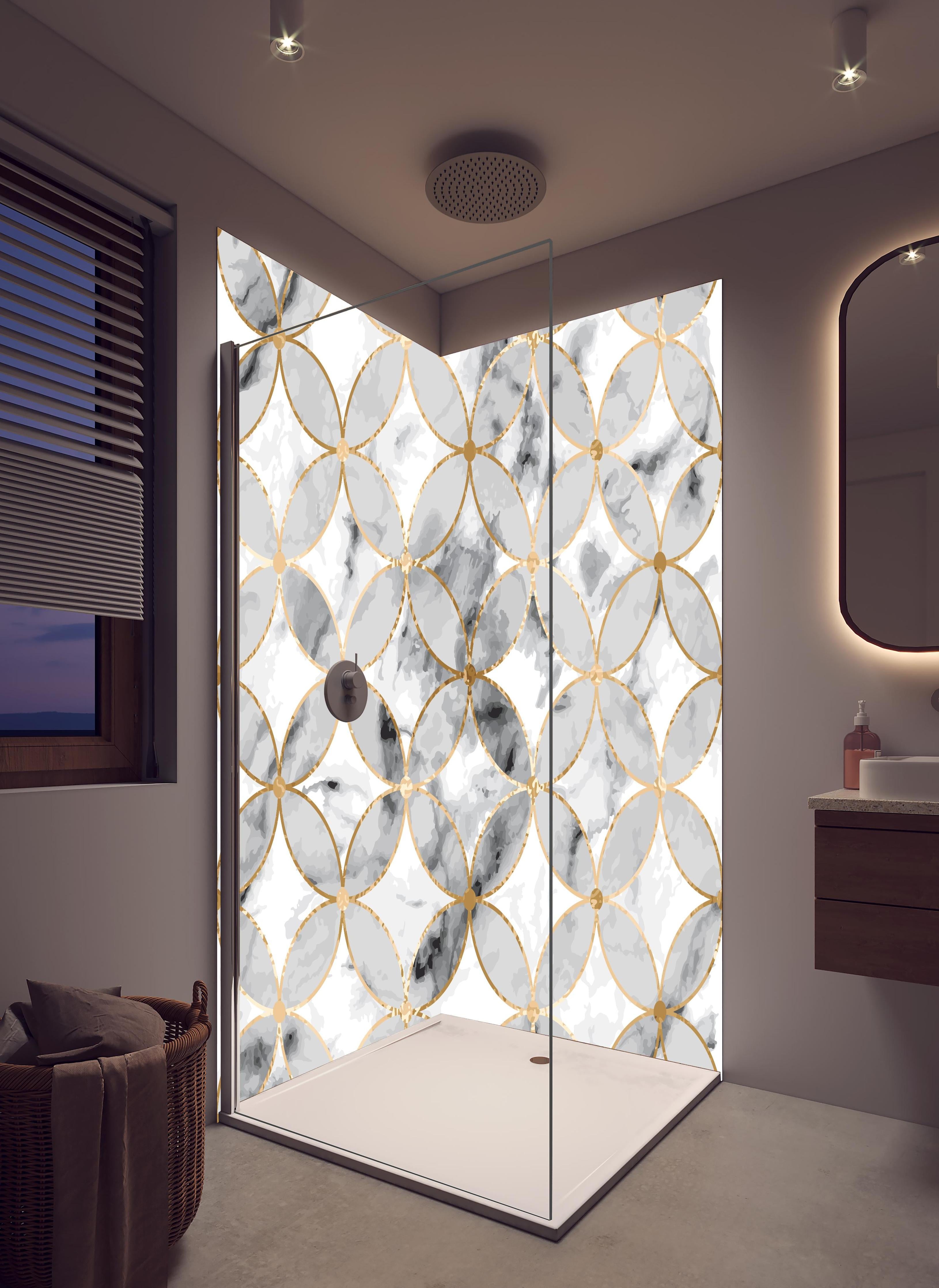 Duschrückwand - Edles Marmor-Muster in Weiß-Gold und Grautönen in hellem Badezimmer mit Regenduschkopf - zweiteilige Eck-Duschrückwand