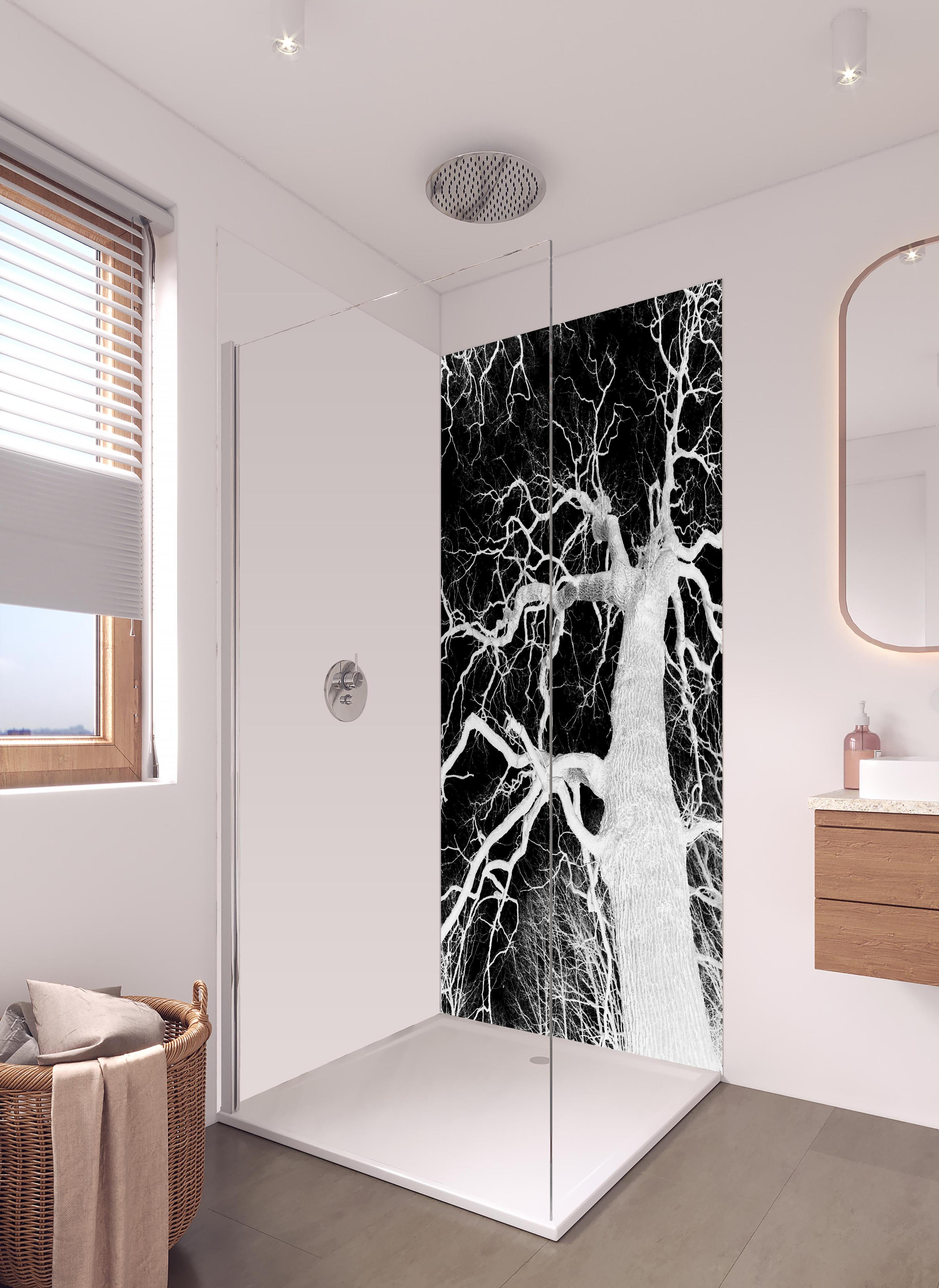 Duschrückwand - Eichenbaum schwarz, weiß im Winter in hellem Badezimmer mit Regenduschkopf - zweiteilige Eck-Duschrückwand