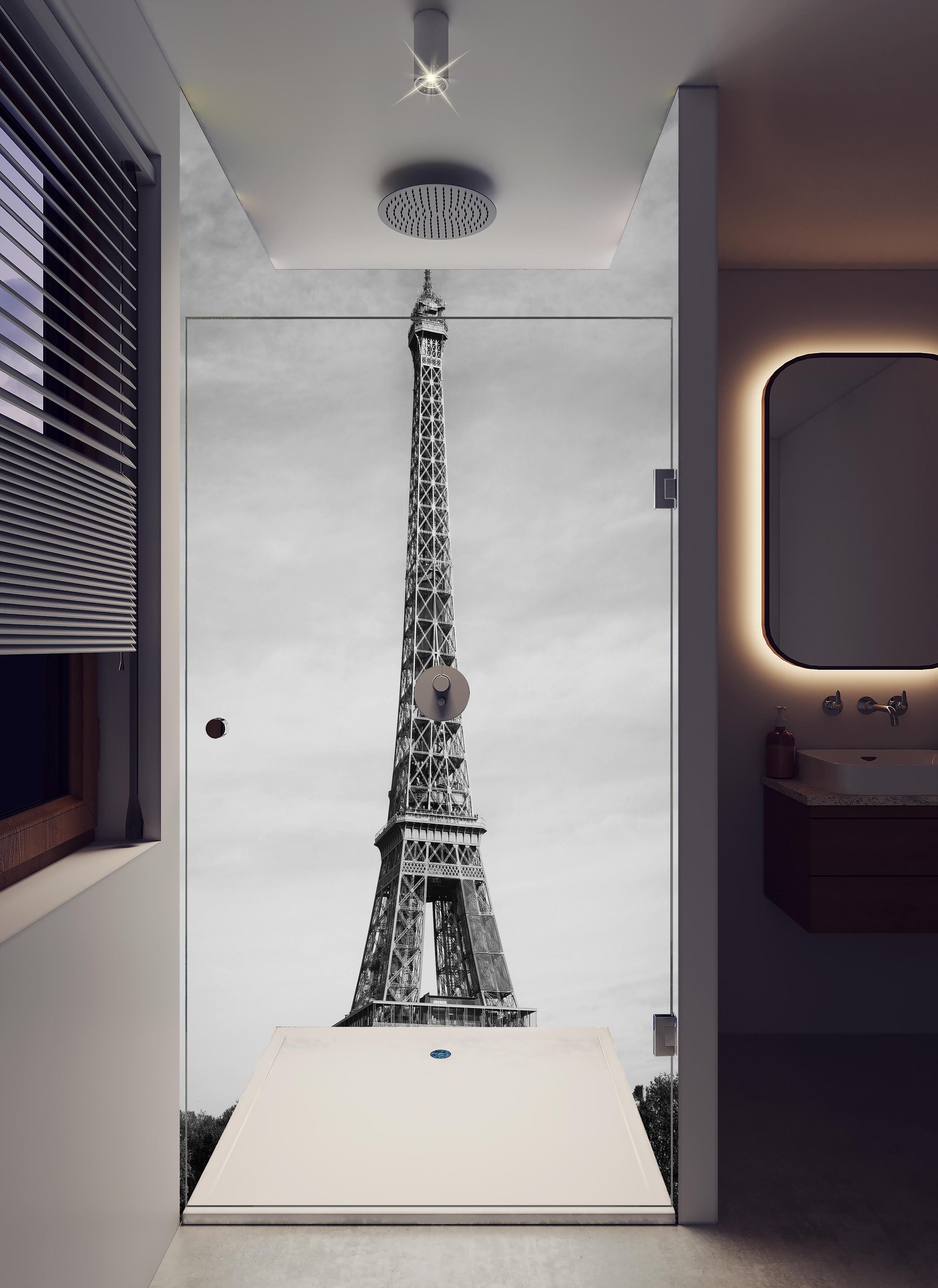 Duschrückwand - Eiffel Turm - Paris, Frankreich in hellem Badezimmer mit Regenduschkopf - zweiteilige Eck-Duschrückwand
