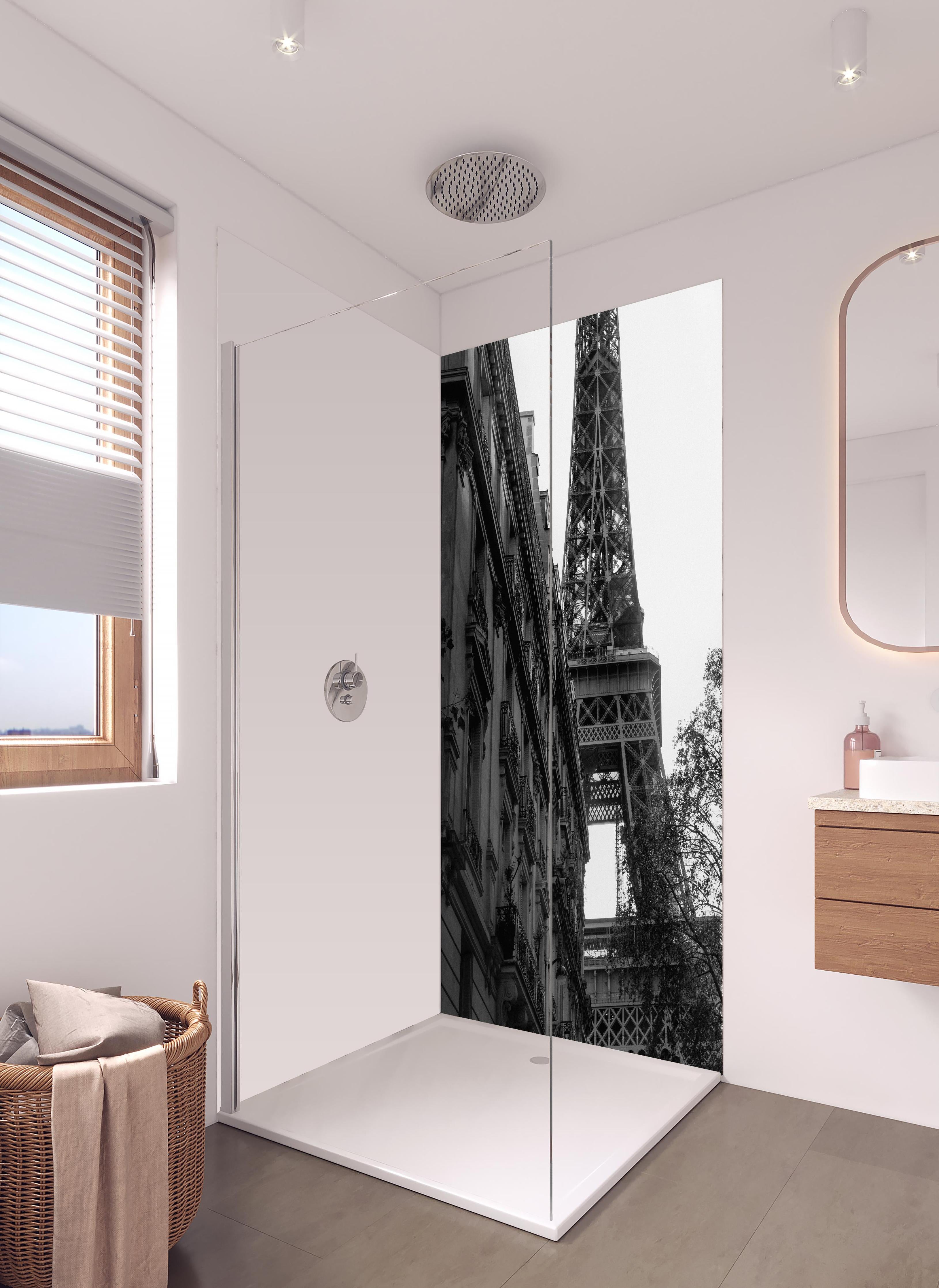 Duschrückwand - Eiffelturm - Paris, Frankreich in hellem Badezimmer mit Regenduschkopf - zweiteilige Eck-Duschrückwand