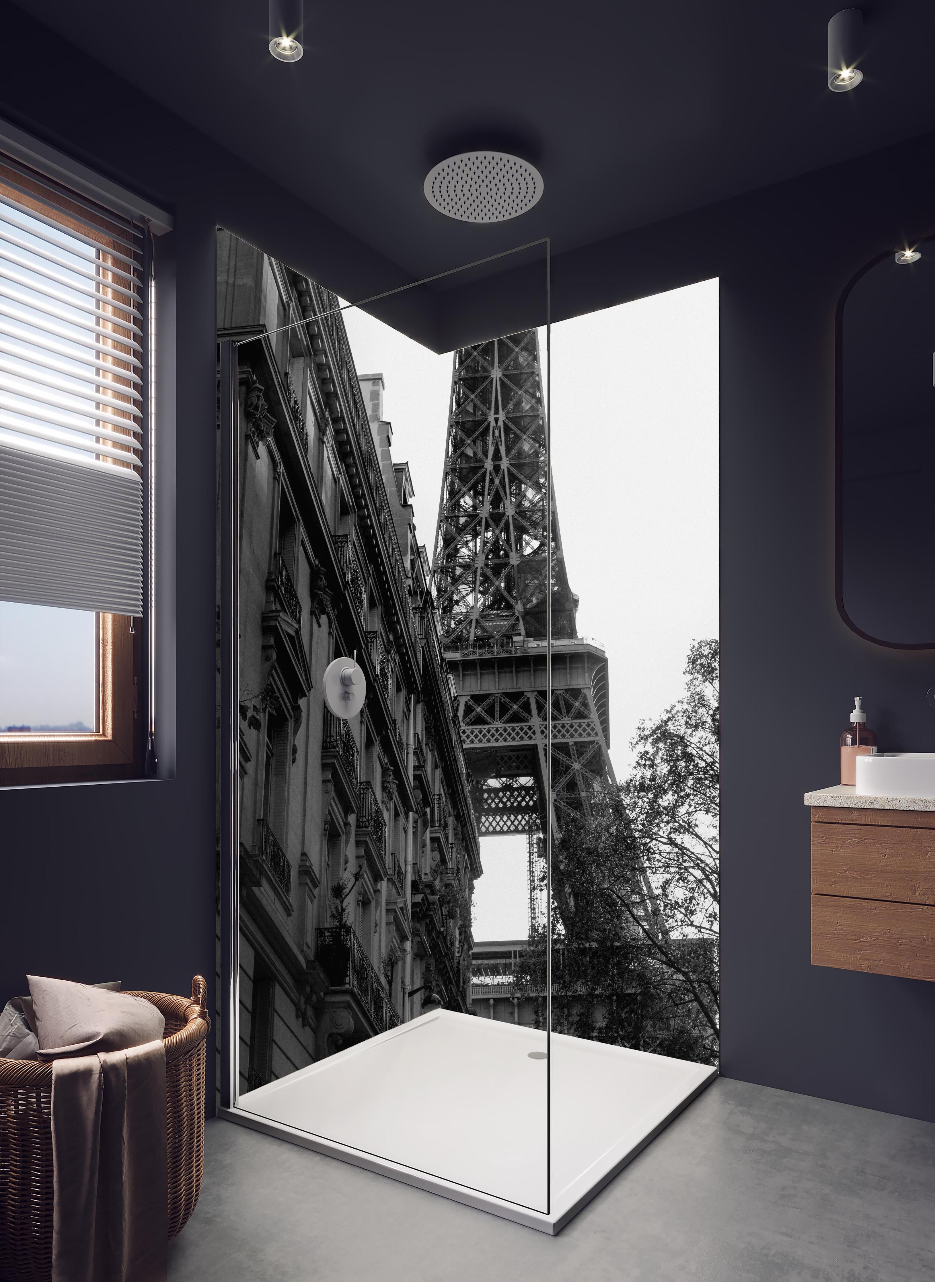Duschrückwand - Eiffelturm - Paris, Frankreich in hellem Badezimmer mit Regenduschkopf - zweiteilige Eck-Duschrückwand