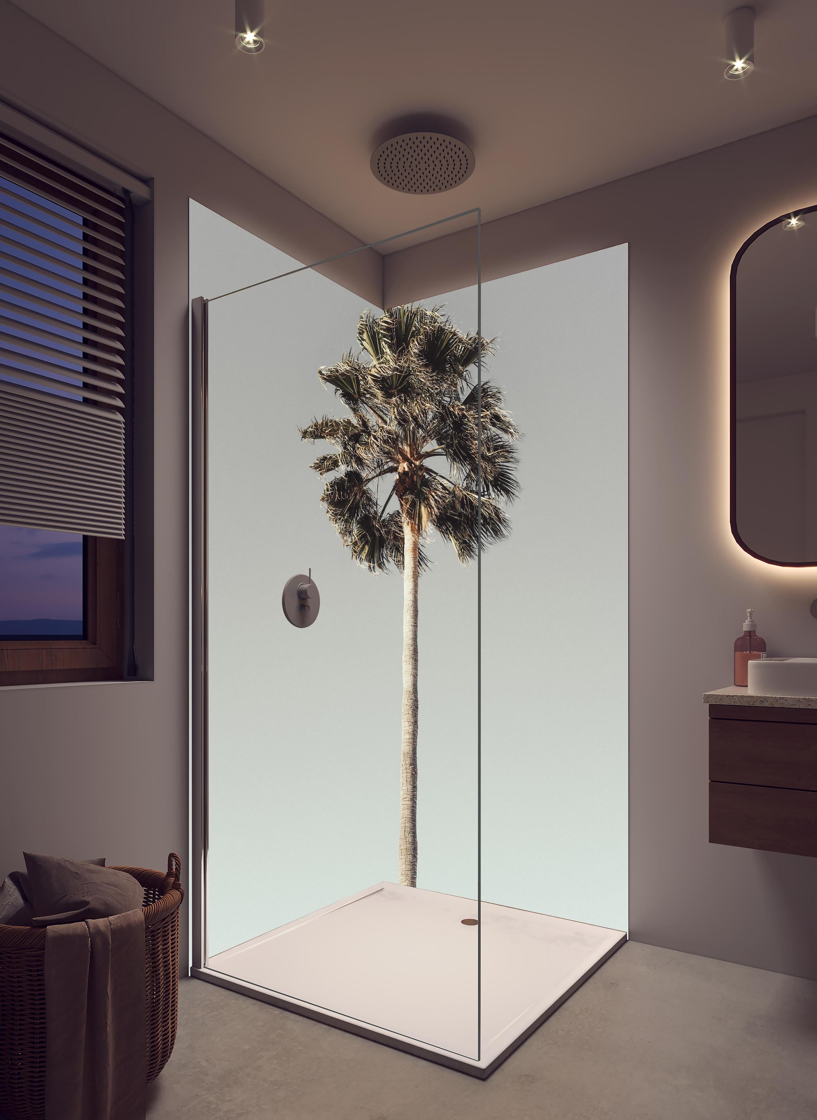 Duschrückwand - Einfache Palme in hellem Badezimmer mit Regenduschkopf - zweiteilige Eck-Duschrückwand