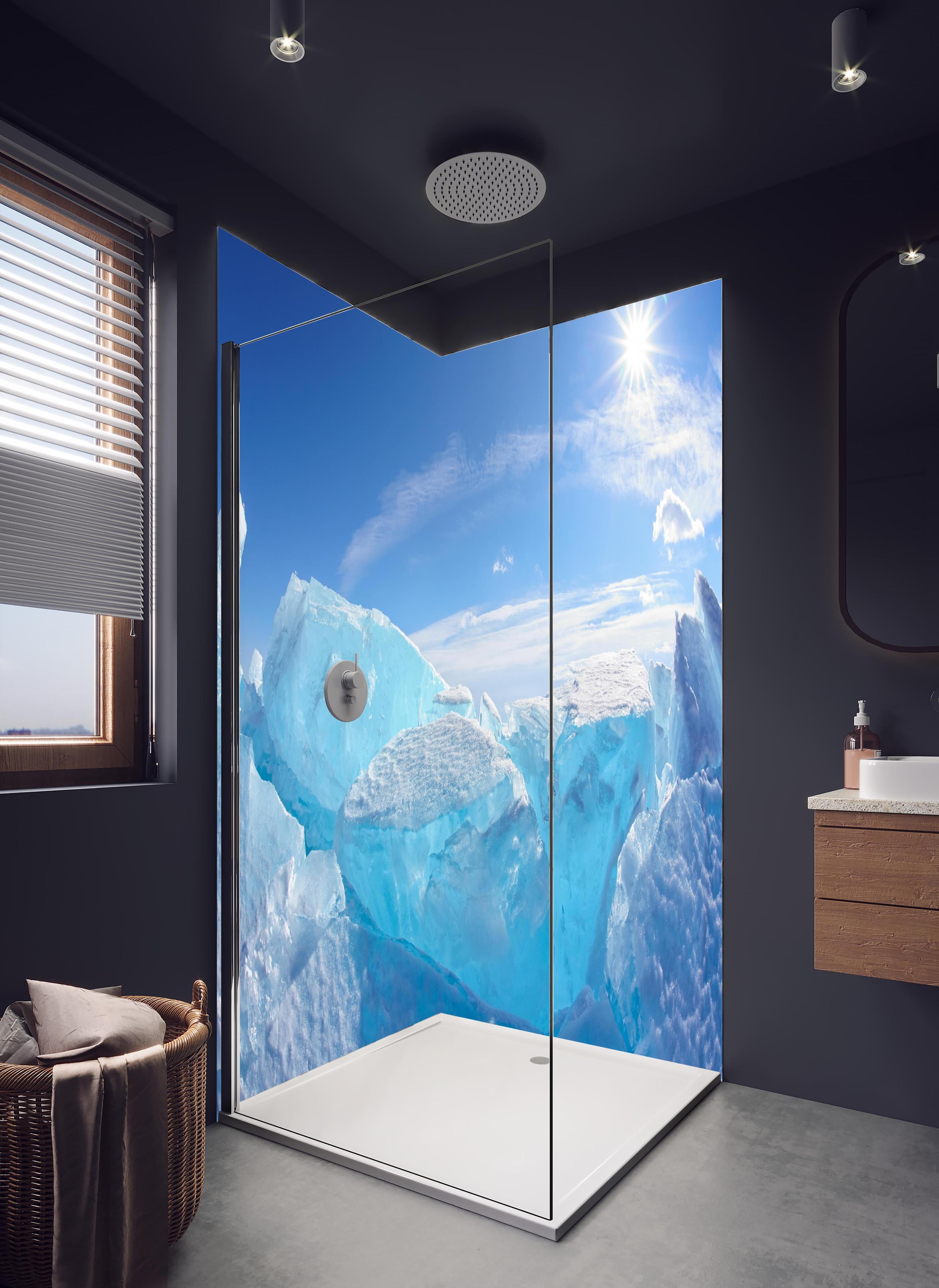 Duschrückwand - Eisriff am Baikalsee in hellem Badezimmer mit Regenduschkopf - zweiteilige Eck-Duschrückwand