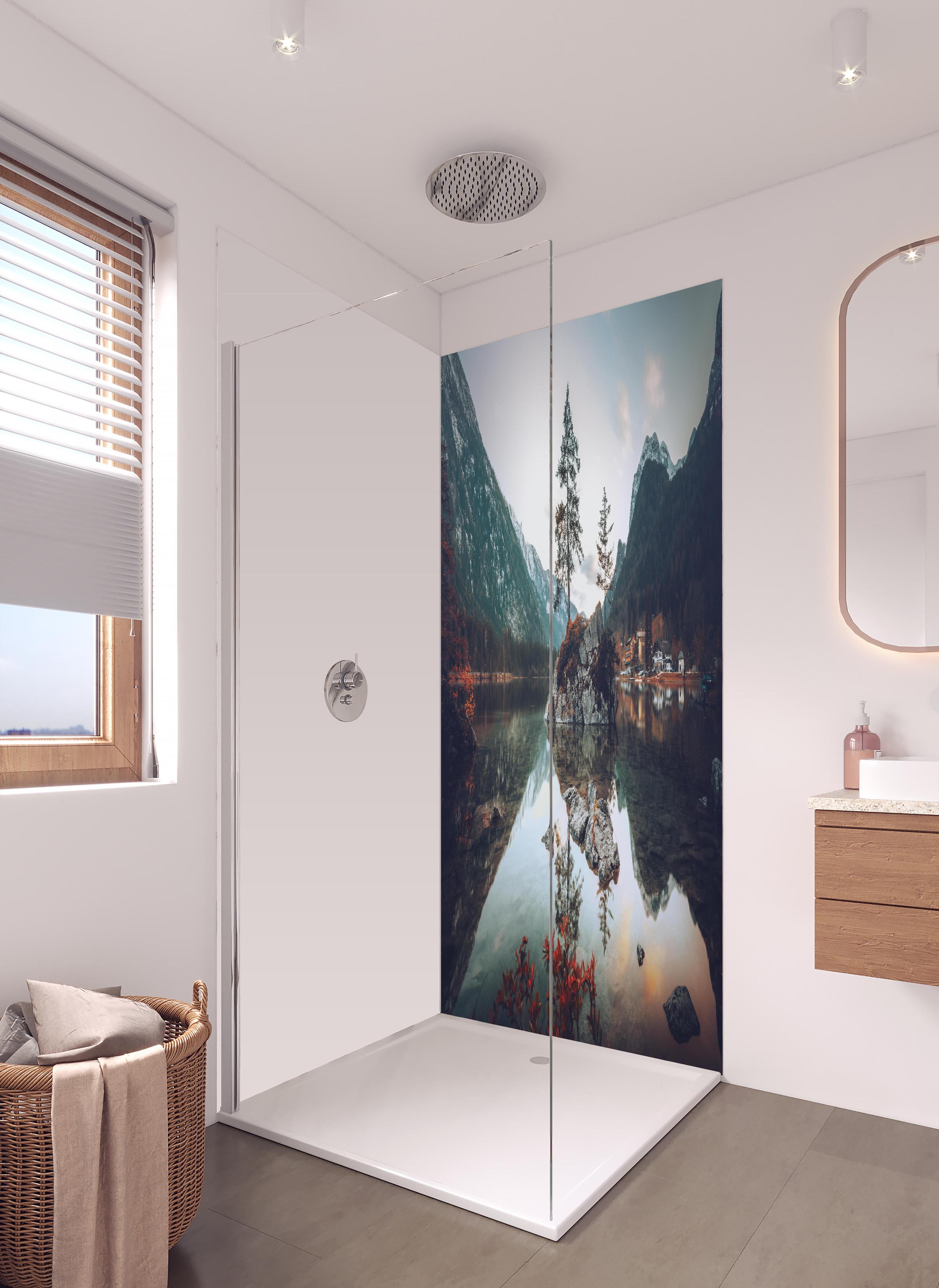 Duschrückwand - Elbsandsteingebirge bei Abendsonne in hellem Badezimmer mit Regenduschkopf - zweiteilige Eck-Duschrückwand