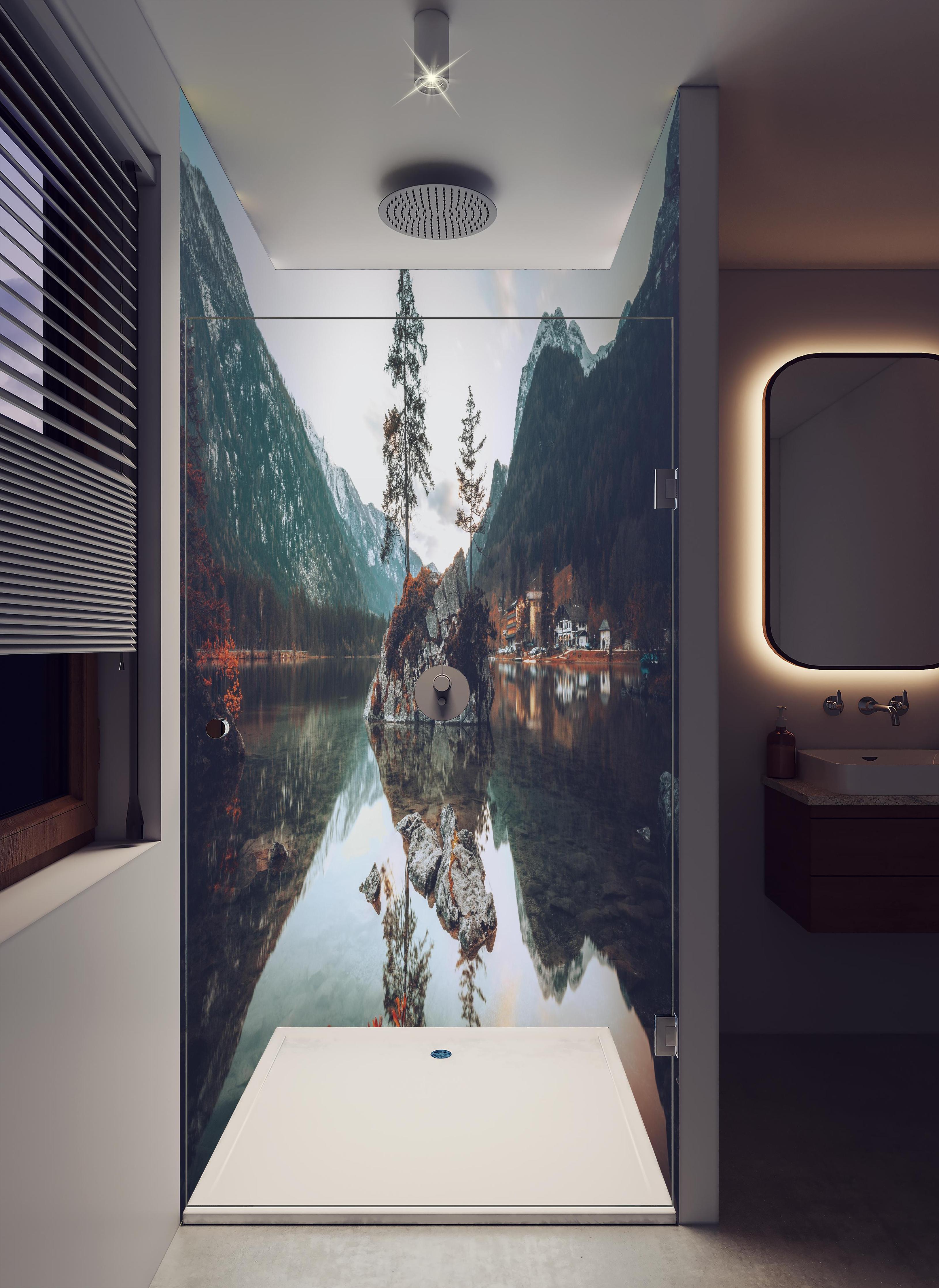 Duschrückwand - Elbsandsteingebirge bei Abendsonne in hellem Badezimmer mit Regenduschkopf - zweiteilige Eck-Duschrückwand