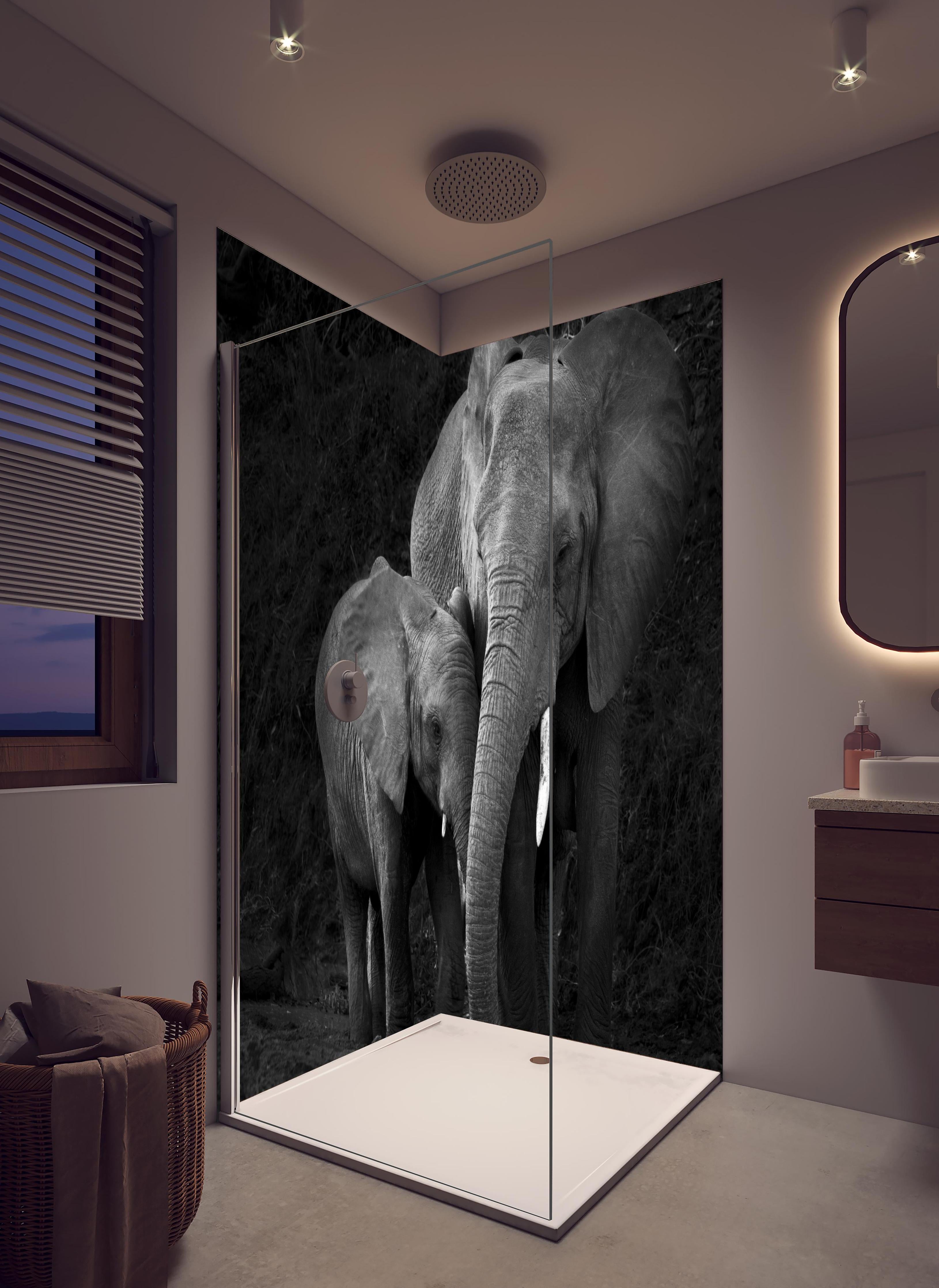 Duschrückwand - Elefanten in der Natur - schwarz-weiß in hellem Badezimmer mit Regenduschkopf - zweiteilige Eck-Duschrückwand
