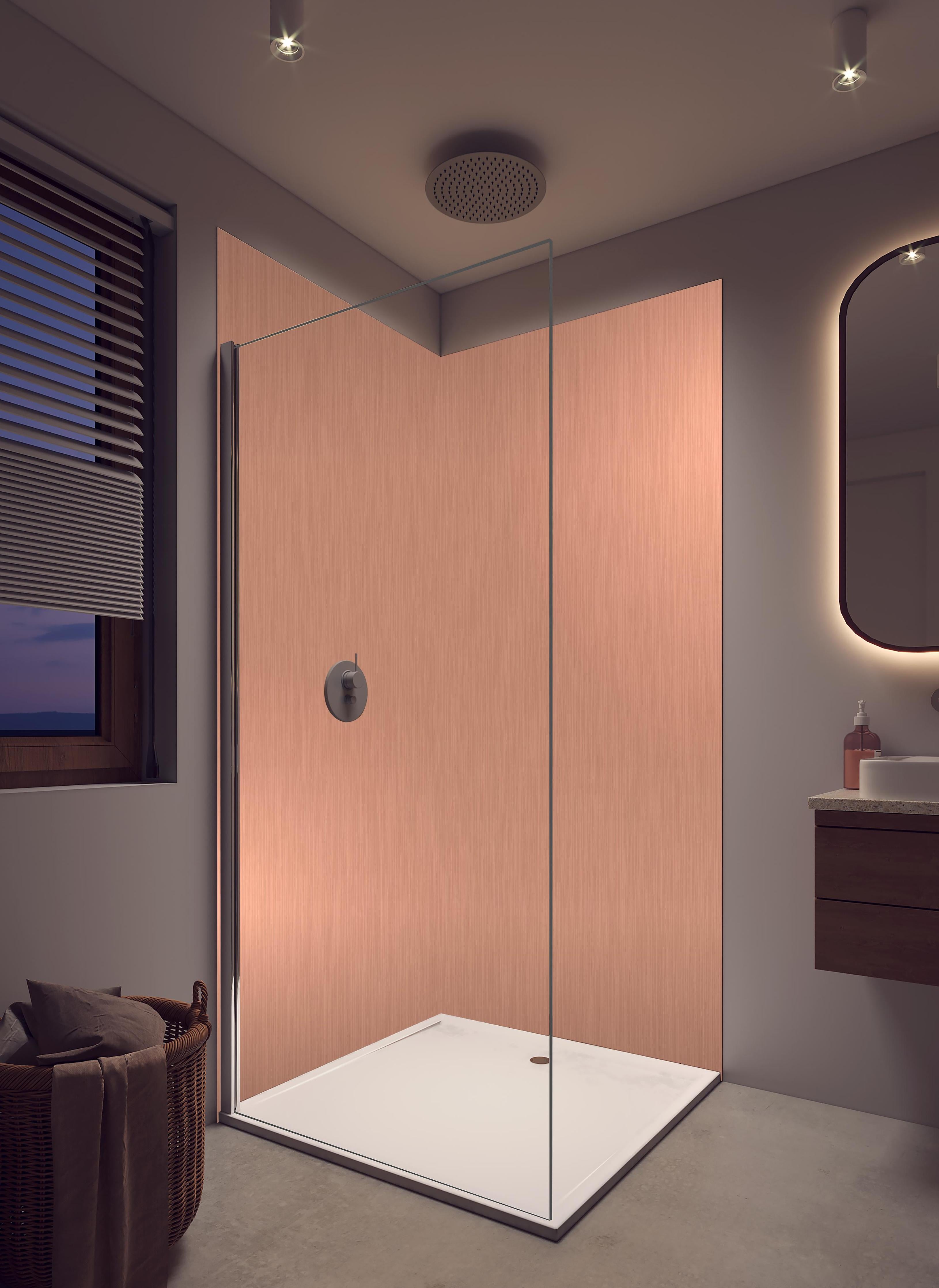 Duschrückwand - Elegante Gebürstete Metallic-Oberfläche in hellem Badezimmer mit Regenduschkopf - zweiteilige Eck-Duschrückwand