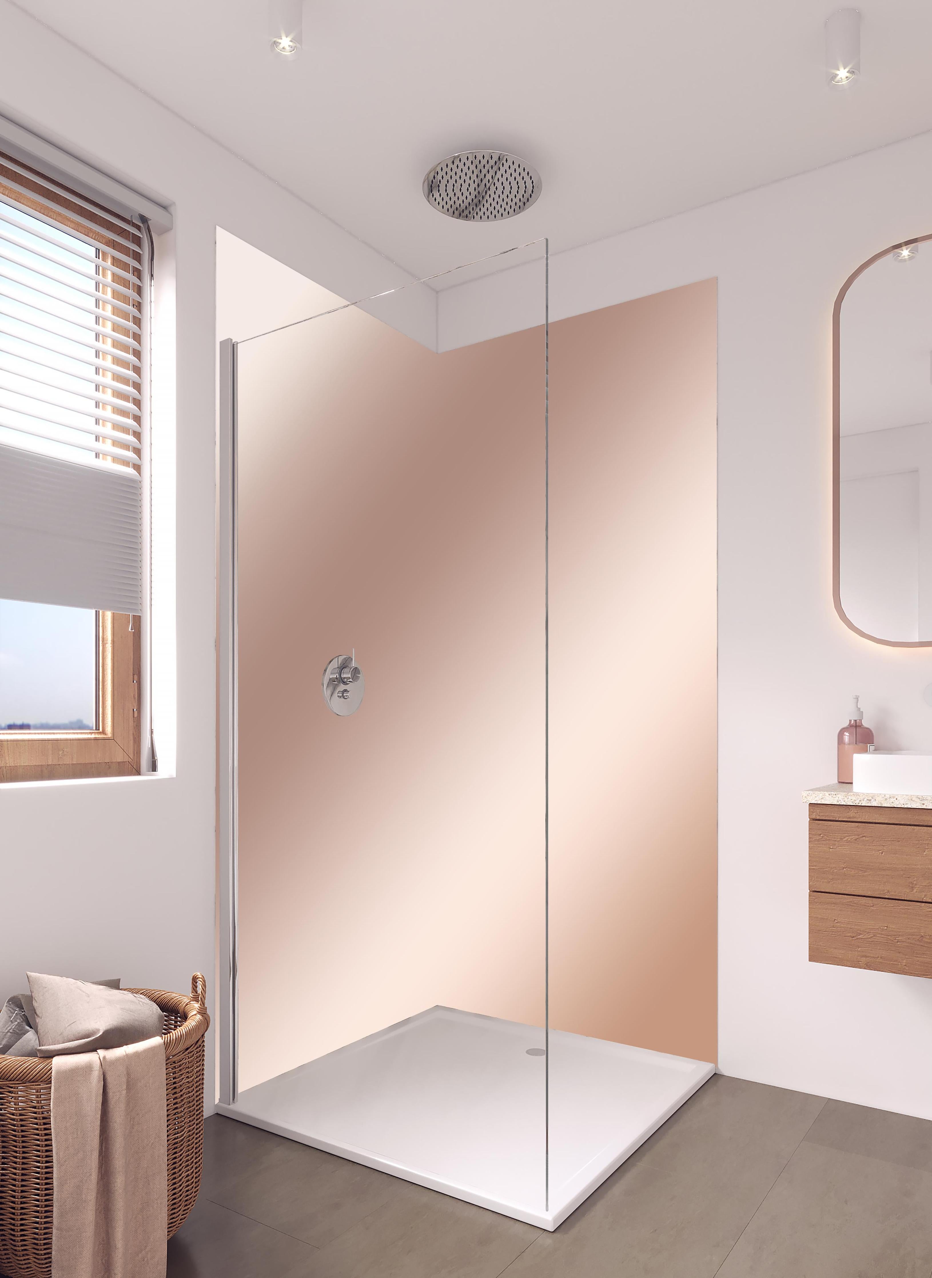 Duschrückwand - Elegante Metallic-Bronze Wand in hellem Badezimmer mit Regenduschkopf - zweiteilige Eck-Duschrückwand