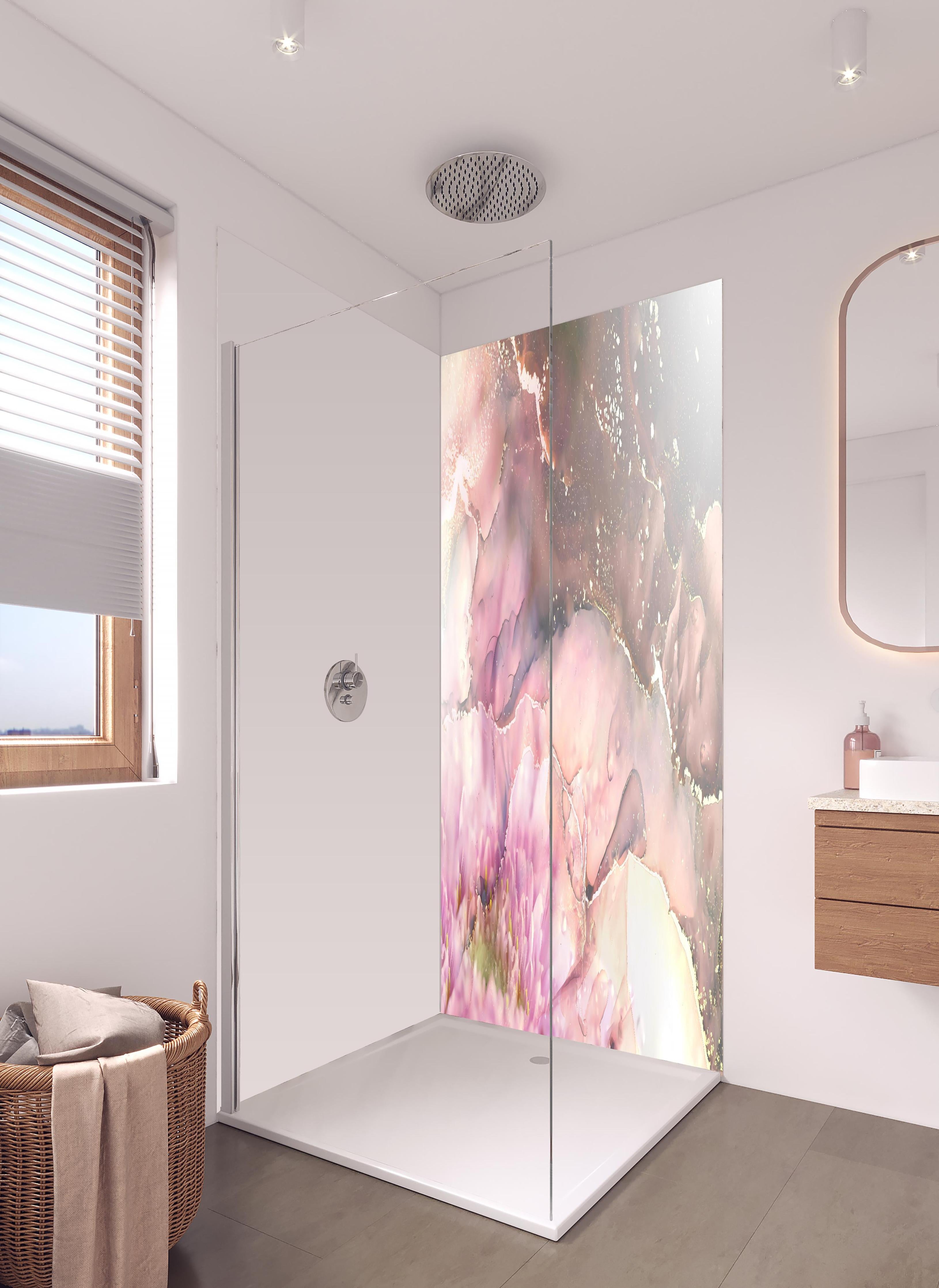 Duschrückwand - Elegante florale Marmorstruktur in Pastell in hellem Badezimmer mit Regenduschkopf - zweiteilige Eck-Duschrückwand