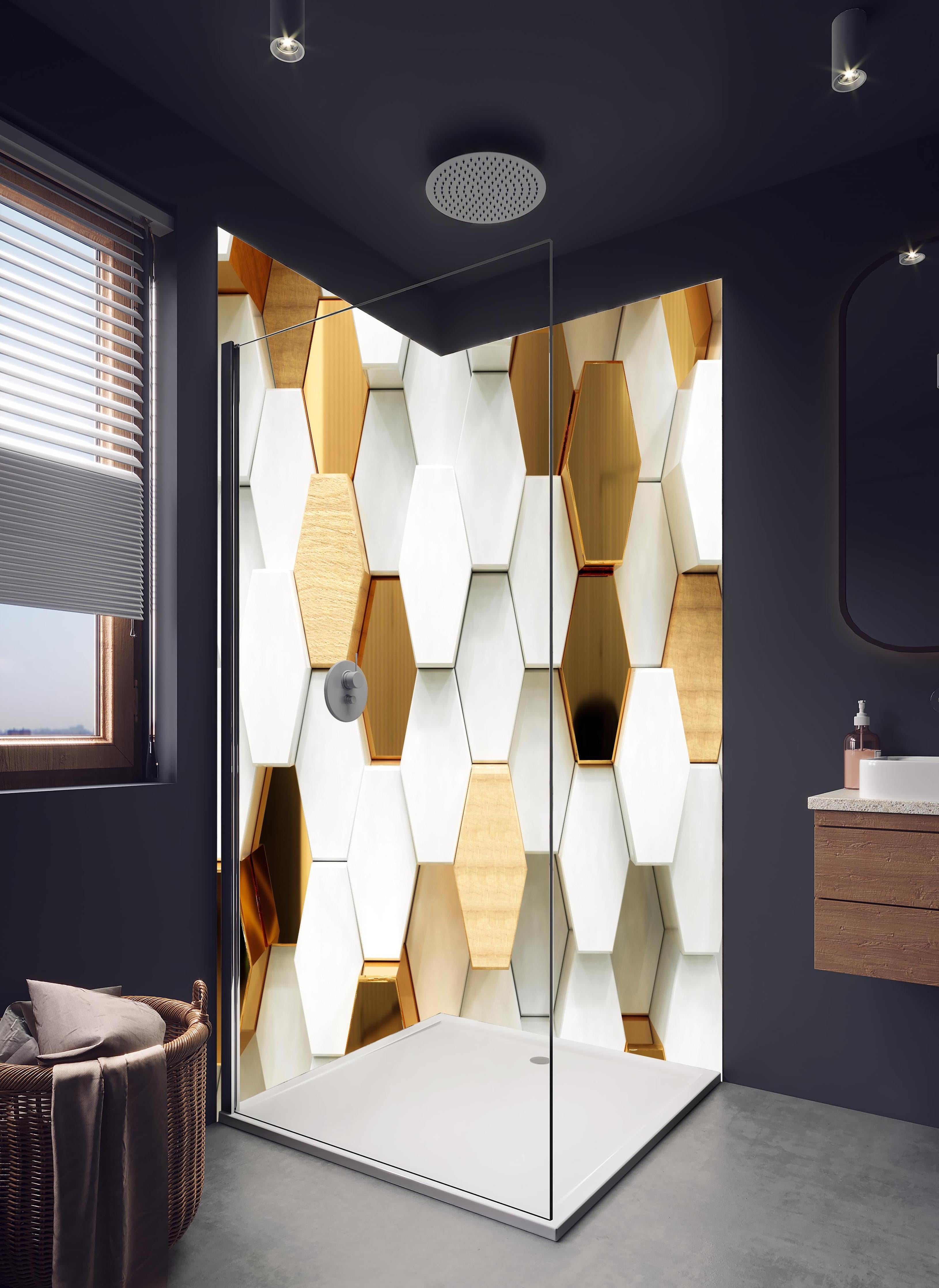 Duschrückwand - Eleganter weißer Hintergrund mit goldenen Hexagonen in hellem Badezimmer mit Regenduschkopf - zweiteilige Eck-Duschrückwand