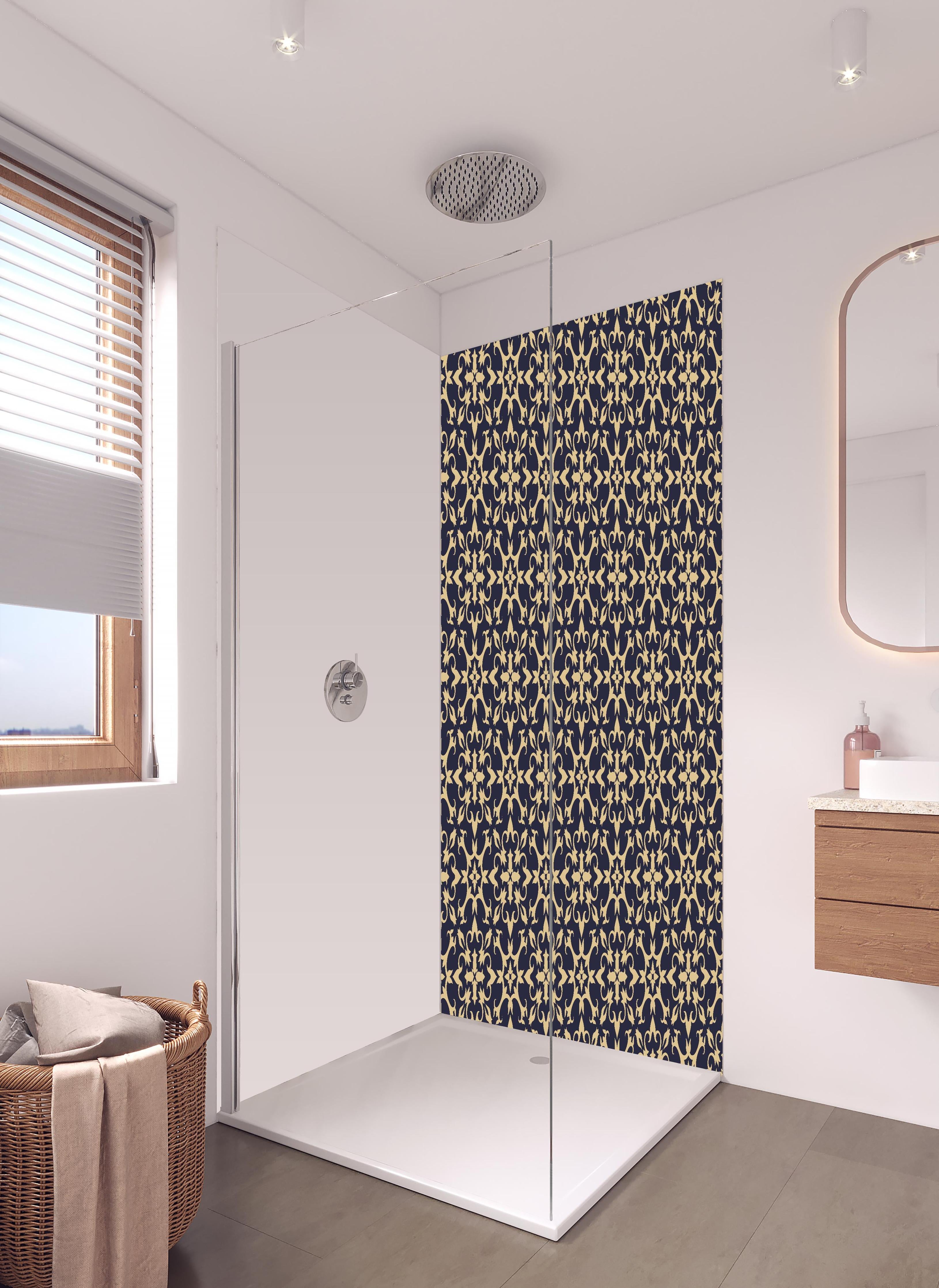 Duschrückwand - Elegantes Barock Muster in Blau und Gold in hellem Badezimmer mit Regenduschkopf - zweiteilige Eck-Duschrückwand