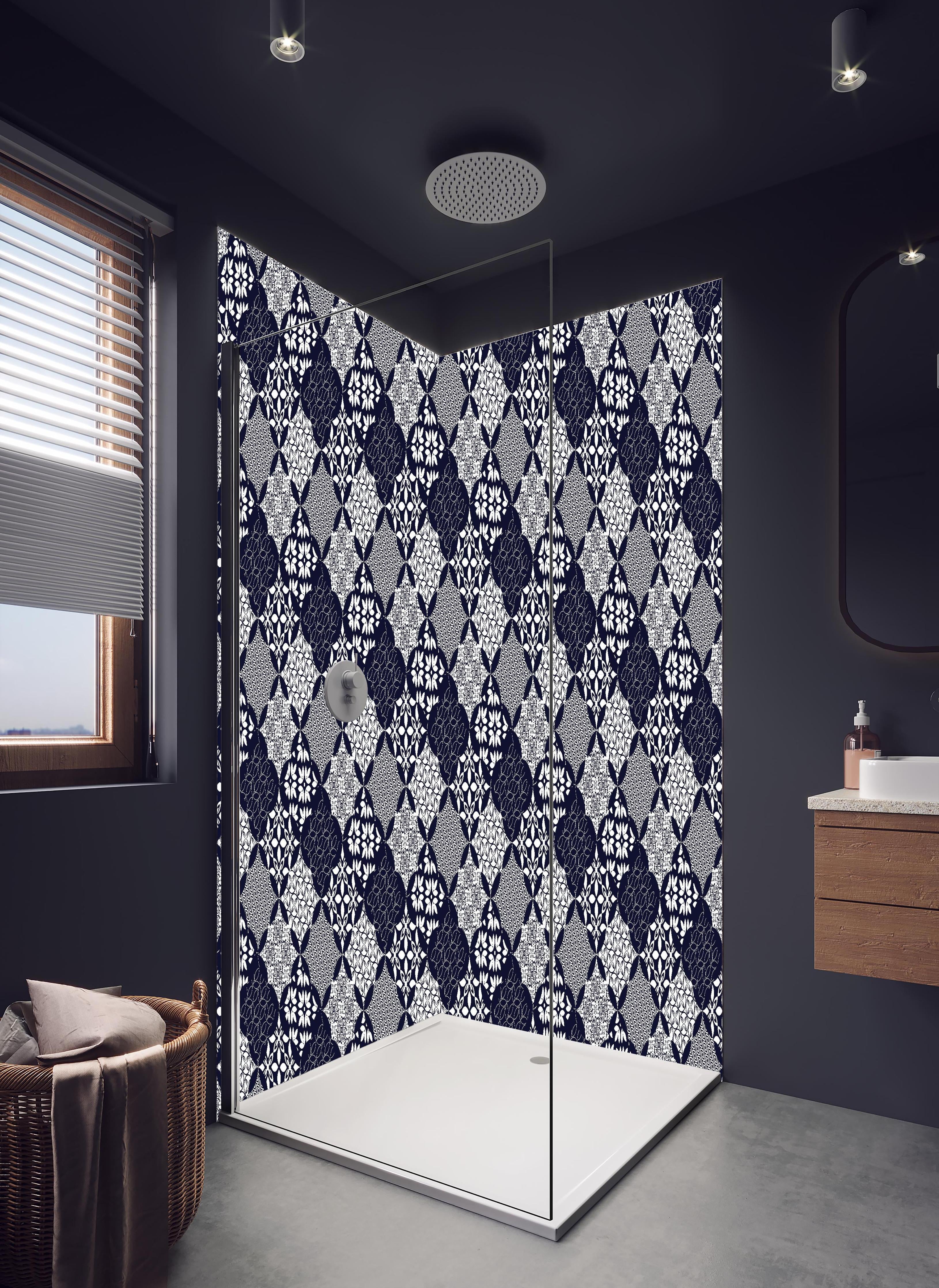 Duschrückwand - Elegantes Blau-Weißes Grafikdesign in hellem Badezimmer mit Regenduschkopf - zweiteilige Eck-Duschrückwand