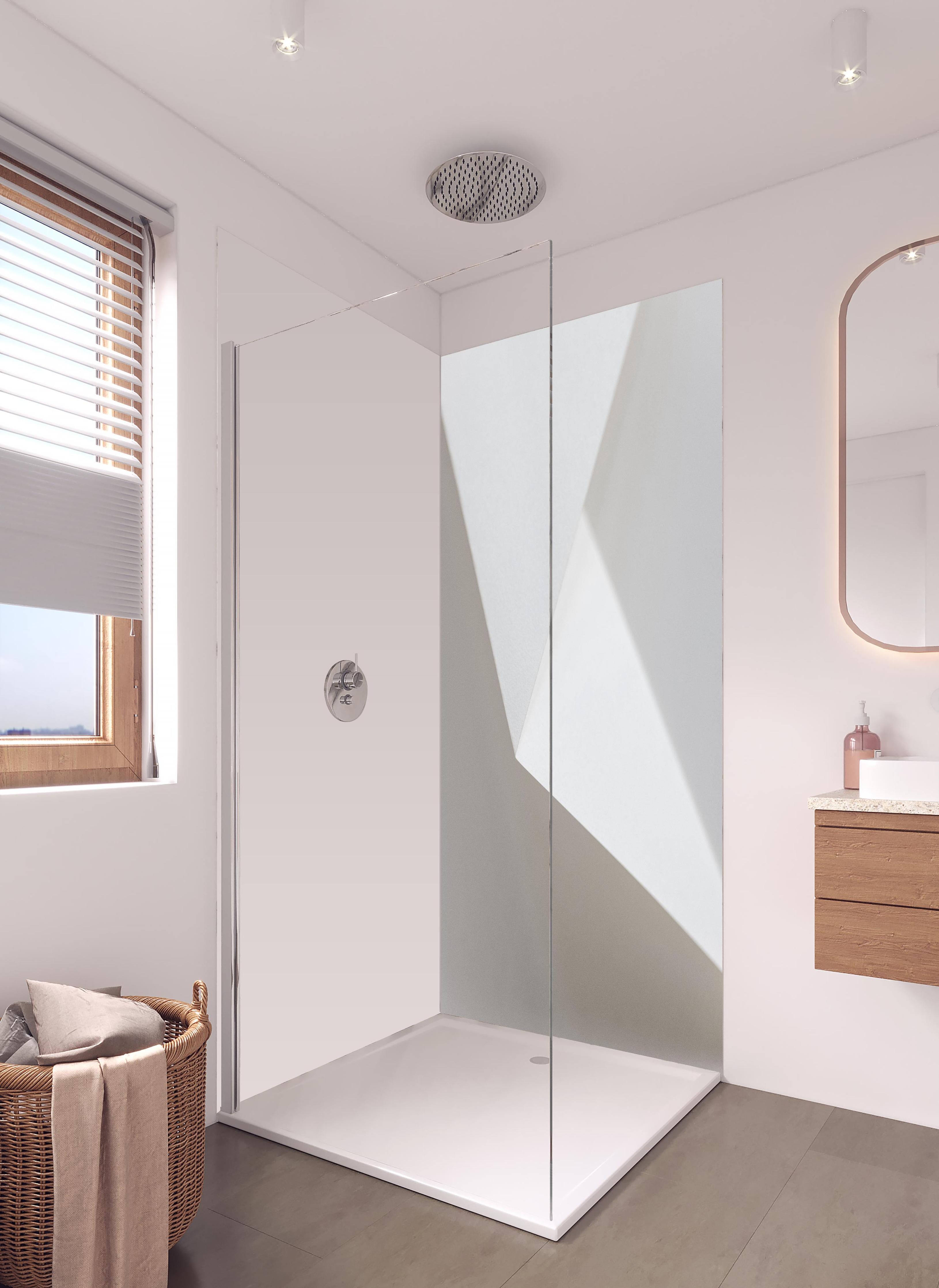 Duschrückwand - Elegantes Design Weiß und Schatten-Textur in hellem Badezimmer mit Regenduschkopf - zweiteilige Eck-Duschrückwand
