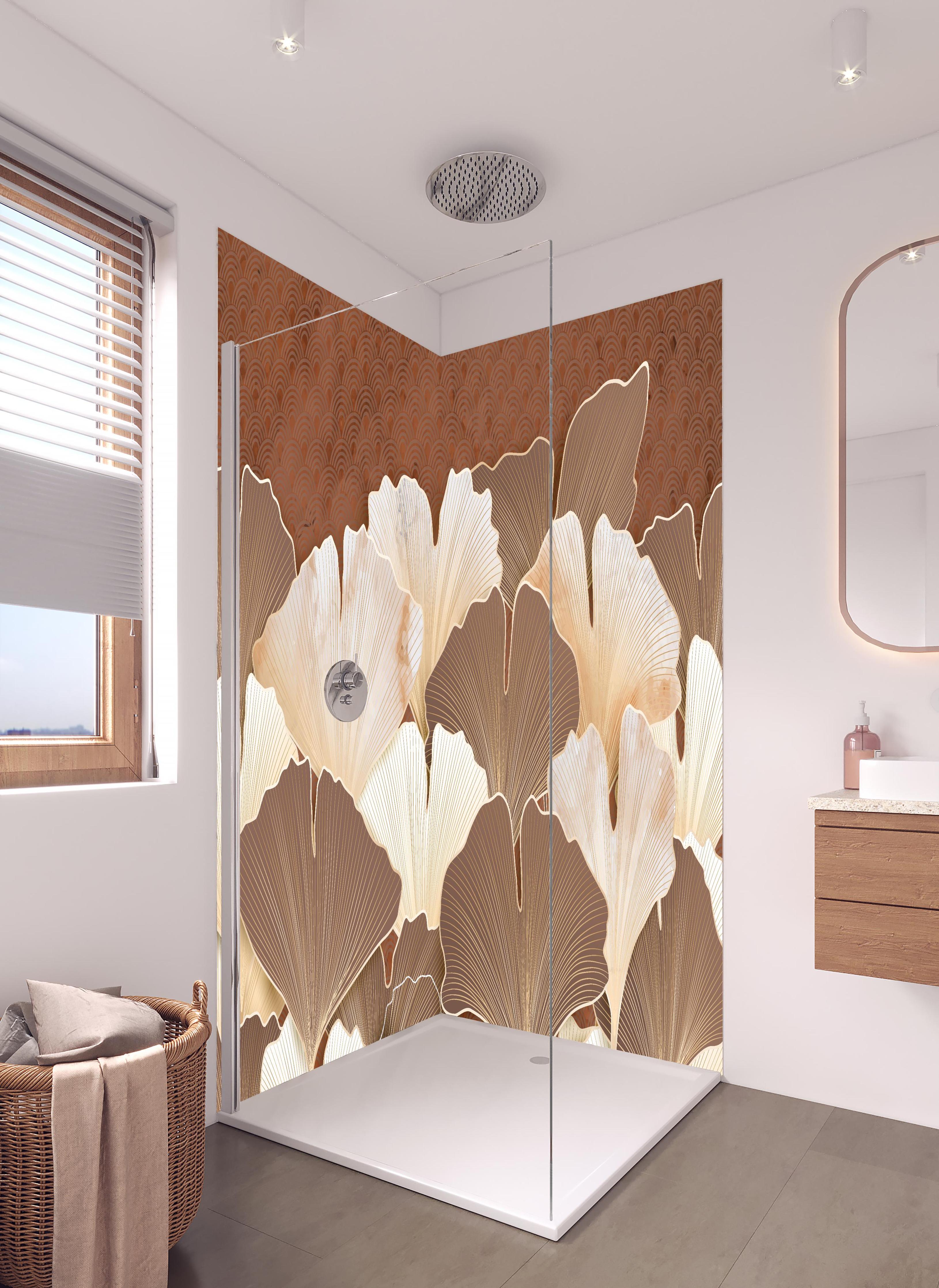 Duschrückwand - Elegantes Ginkgo Blattmuster in Beige in hellem Badezimmer mit Regenduschkopf - zweiteilige Eck-Duschrückwand