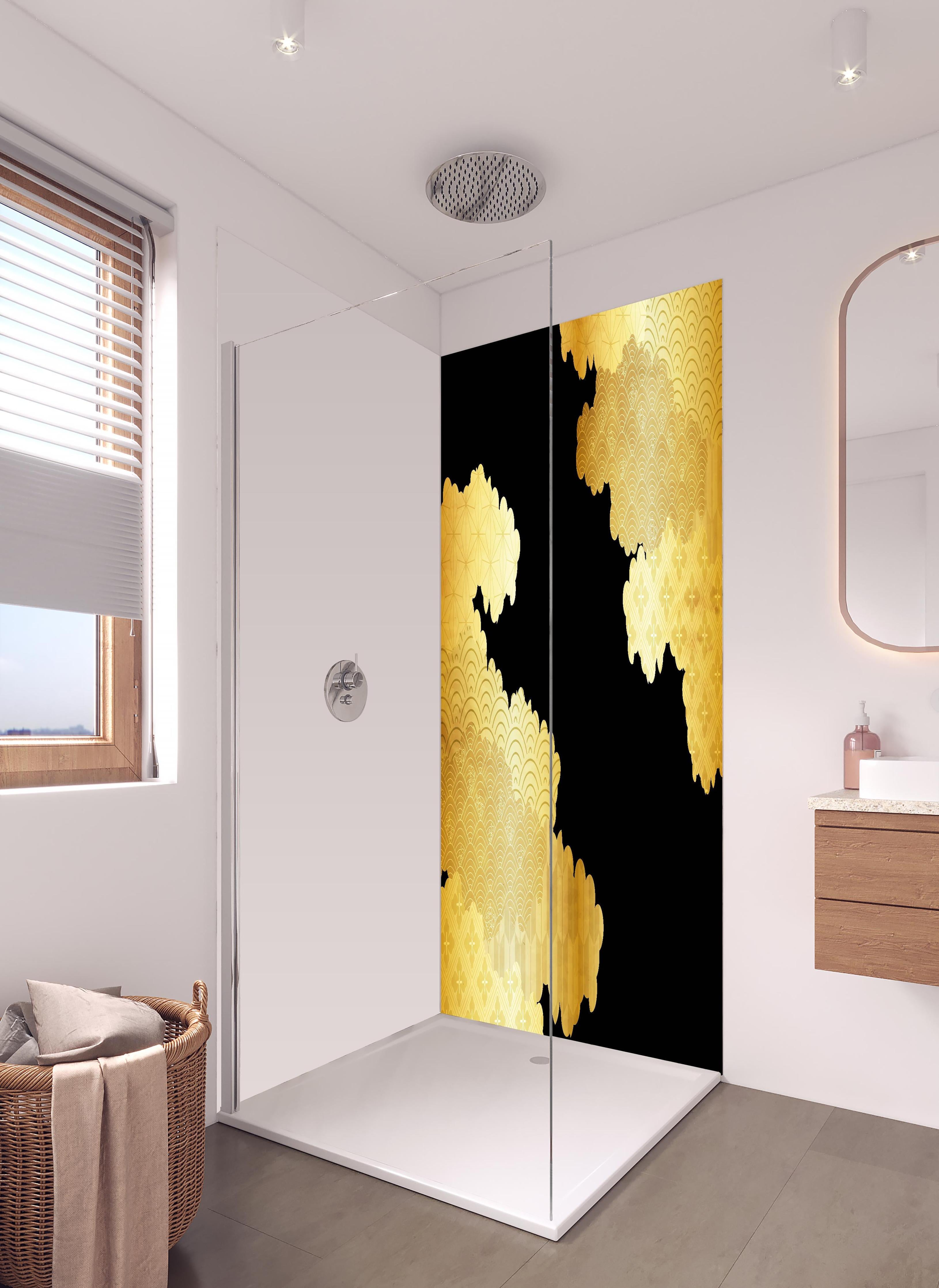 Duschrückwand - Elegantes Gold Wolkendesign Luxusmuster in hellem Badezimmer mit Regenduschkopf - zweiteilige Eck-Duschrückwand