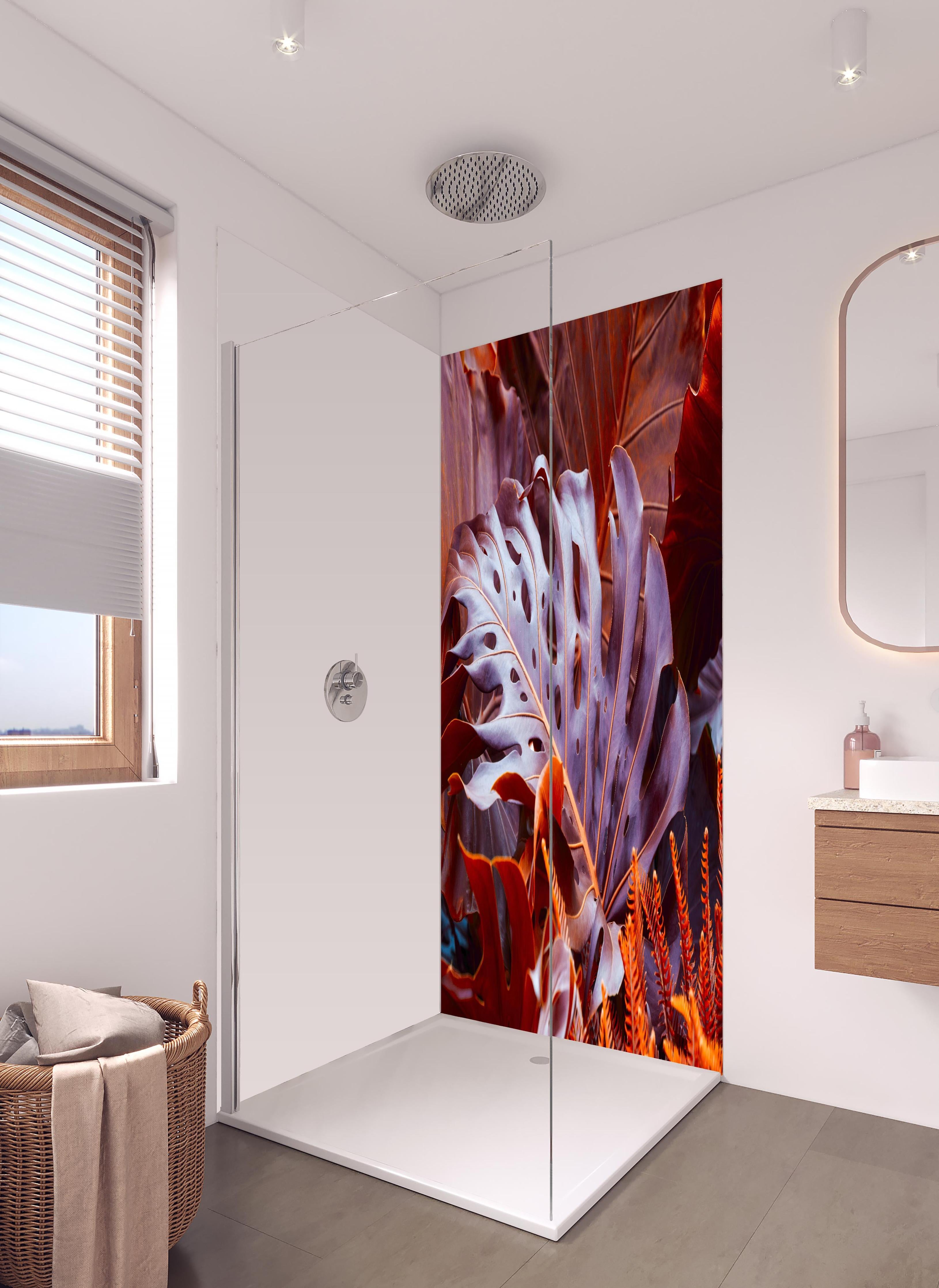 Duschrückwand - Exotische Pflanze im Detail in hellem Badezimmer mit Regenduschkopf - zweiteilige Eck-Duschrückwand