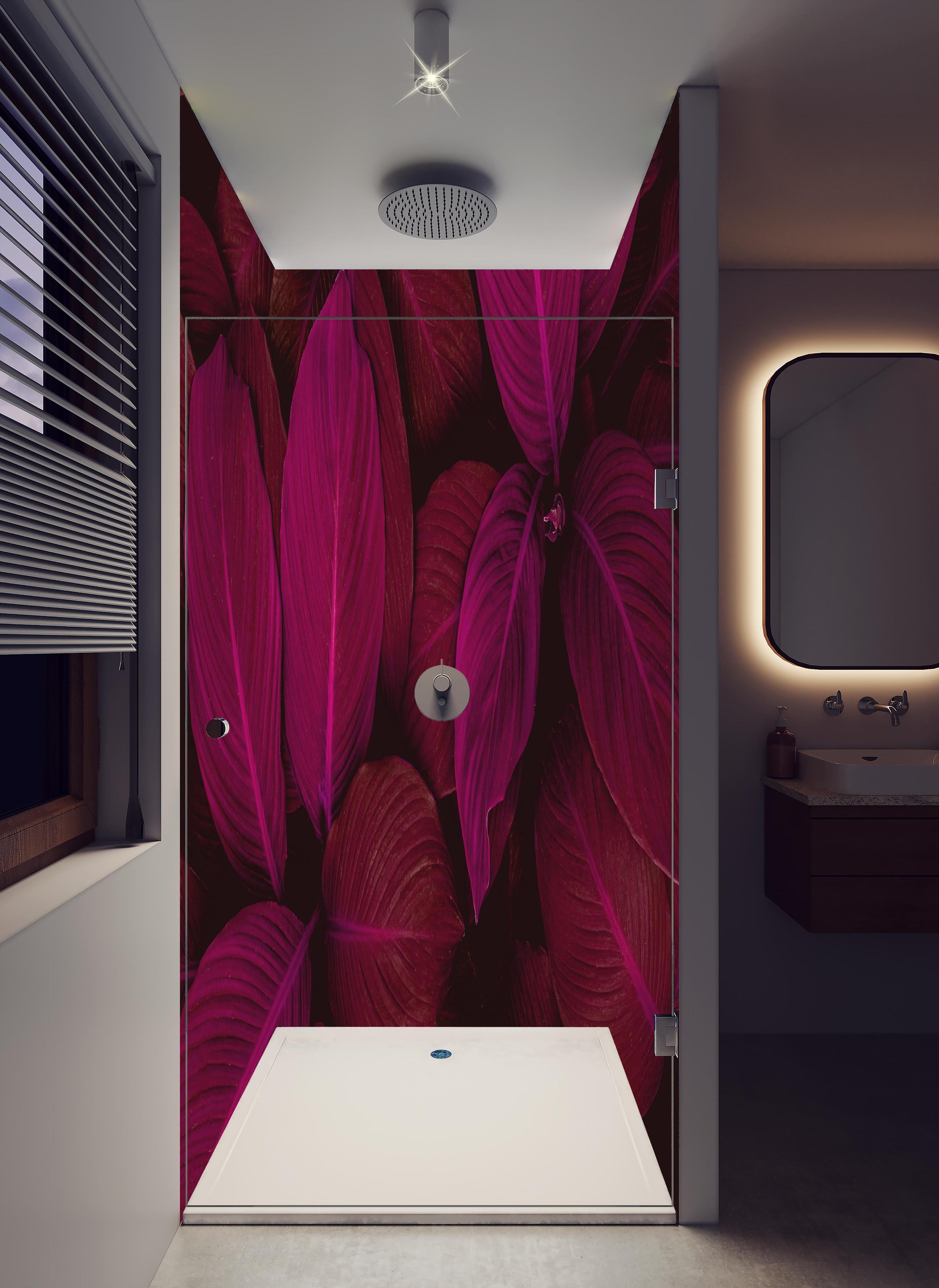Duschrückwand - Farbenfrohe Spathiphyllum Blatttextur in hellem Badezimmer mit Regenduschkopf - zweiteilige Eck-Duschrückwand
