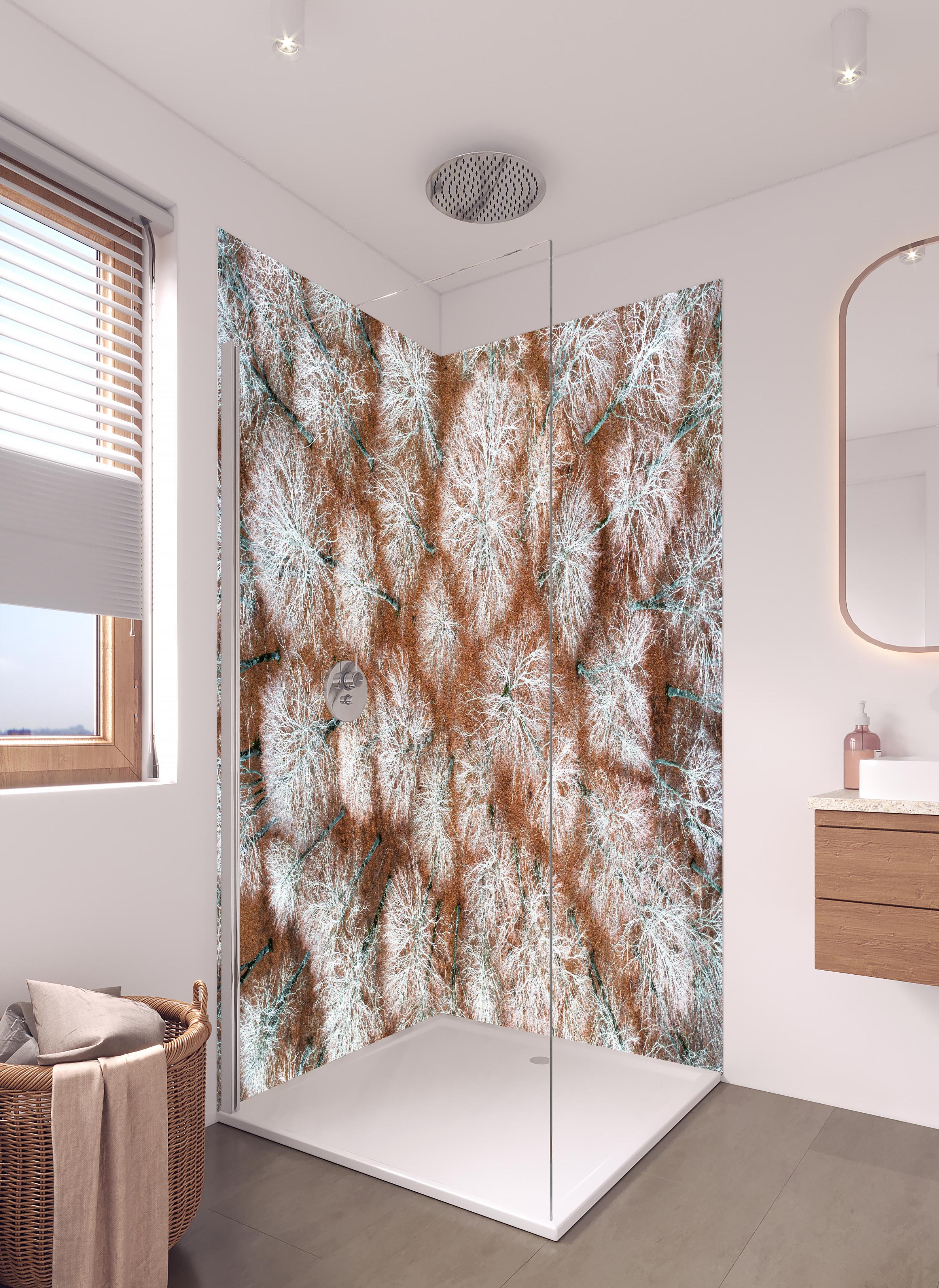 Duschrückwand - Farbenfrohes Sonnenaufgangs-Musterbild in hellem Badezimmer mit Regenduschkopf - zweiteilige Eck-Duschrückwand