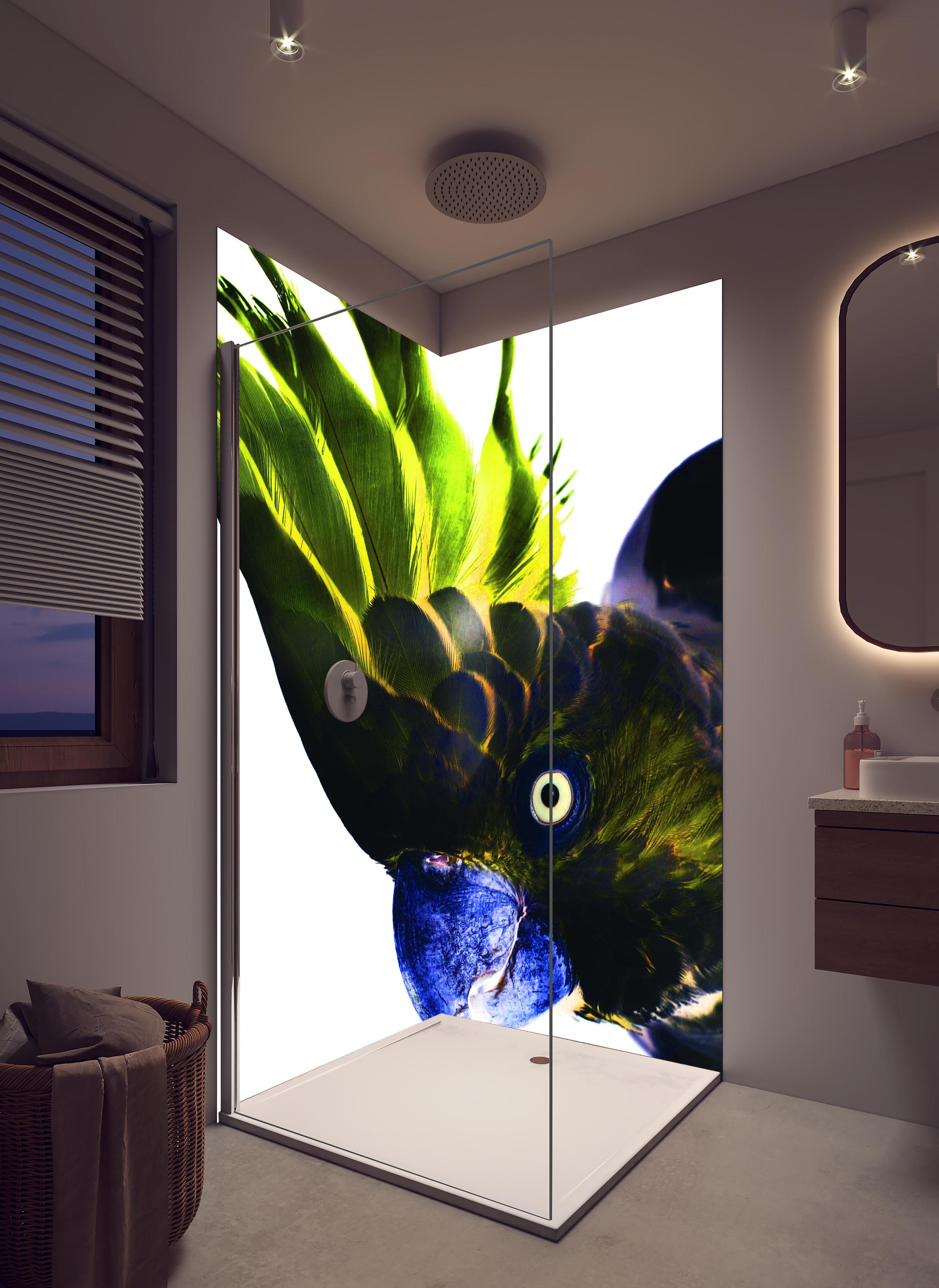 Duschrückwand - Farbenprächtiger Papagei vor Weiß in hellem Badezimmer mit Regenduschkopf - zweiteilige Eck-Duschrückwand