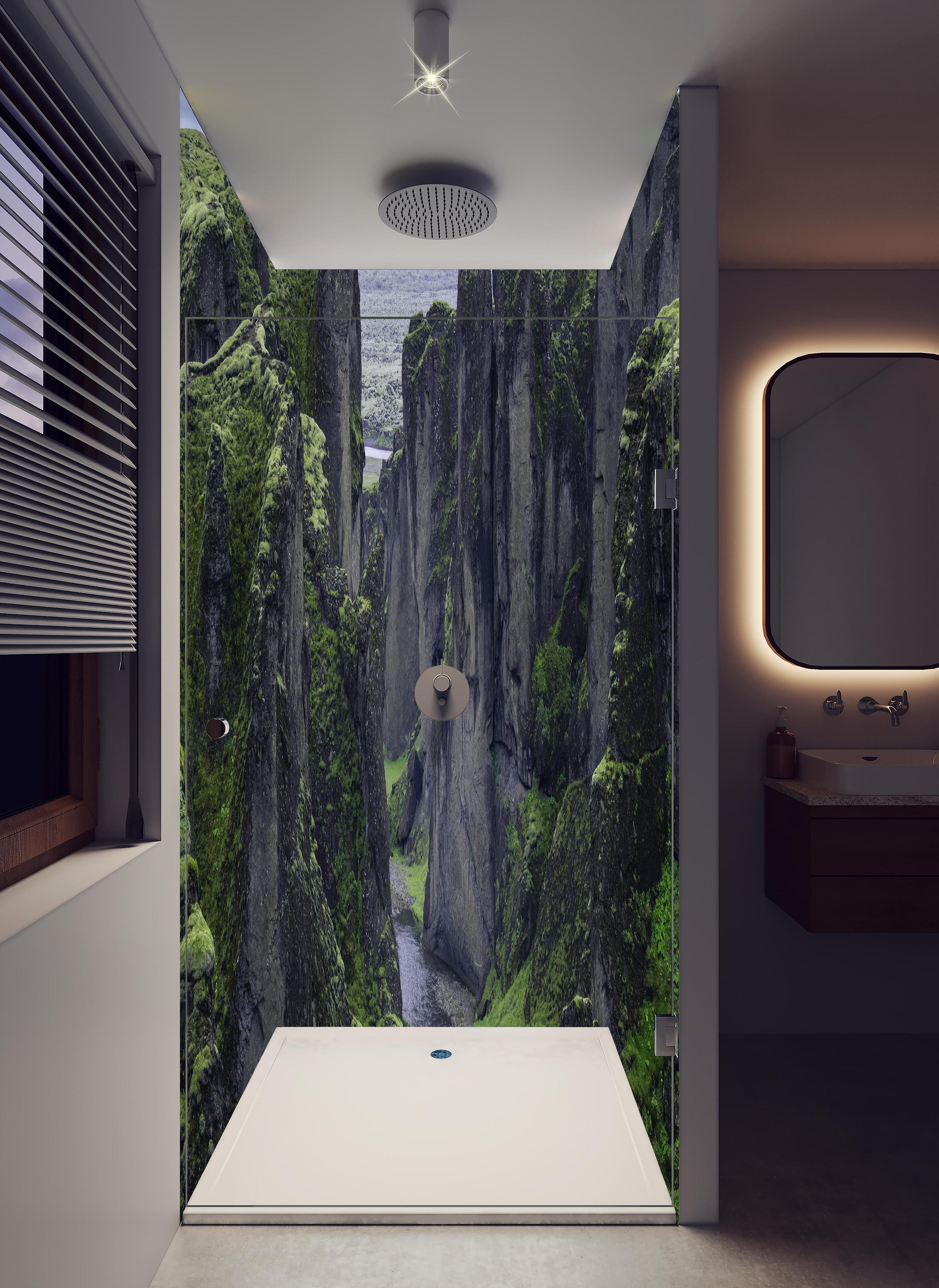 Duschrückwand - Fjadrargljufur - Schlucht in Südisland in hellem Badezimmer mit Regenduschkopf - zweiteilige Eck-Duschrückwand