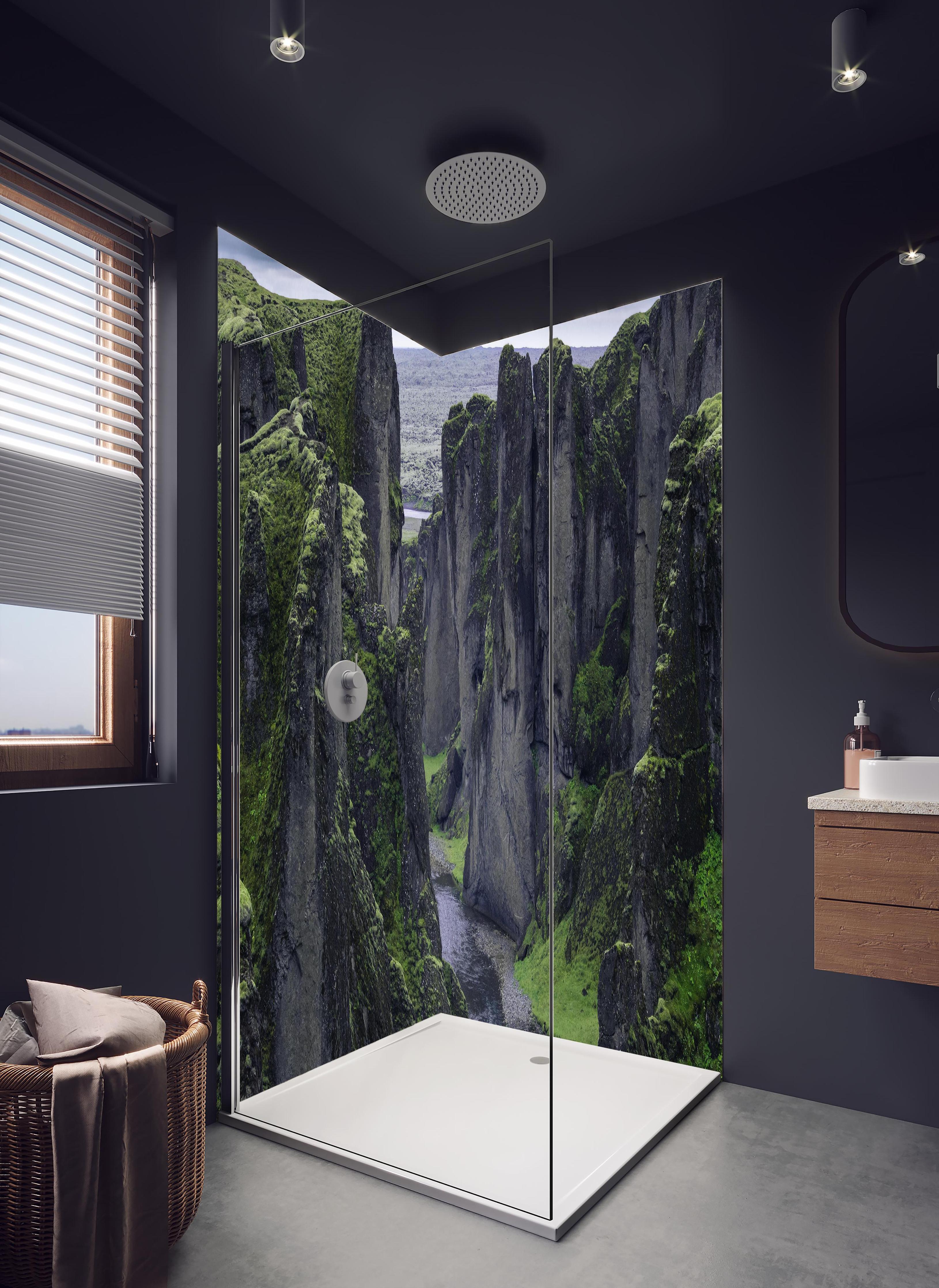 Duschrückwand - Fjadrargljufur - Schlucht in Südisland in hellem Badezimmer mit Regenduschkopf - zweiteilige Eck-Duschrückwand