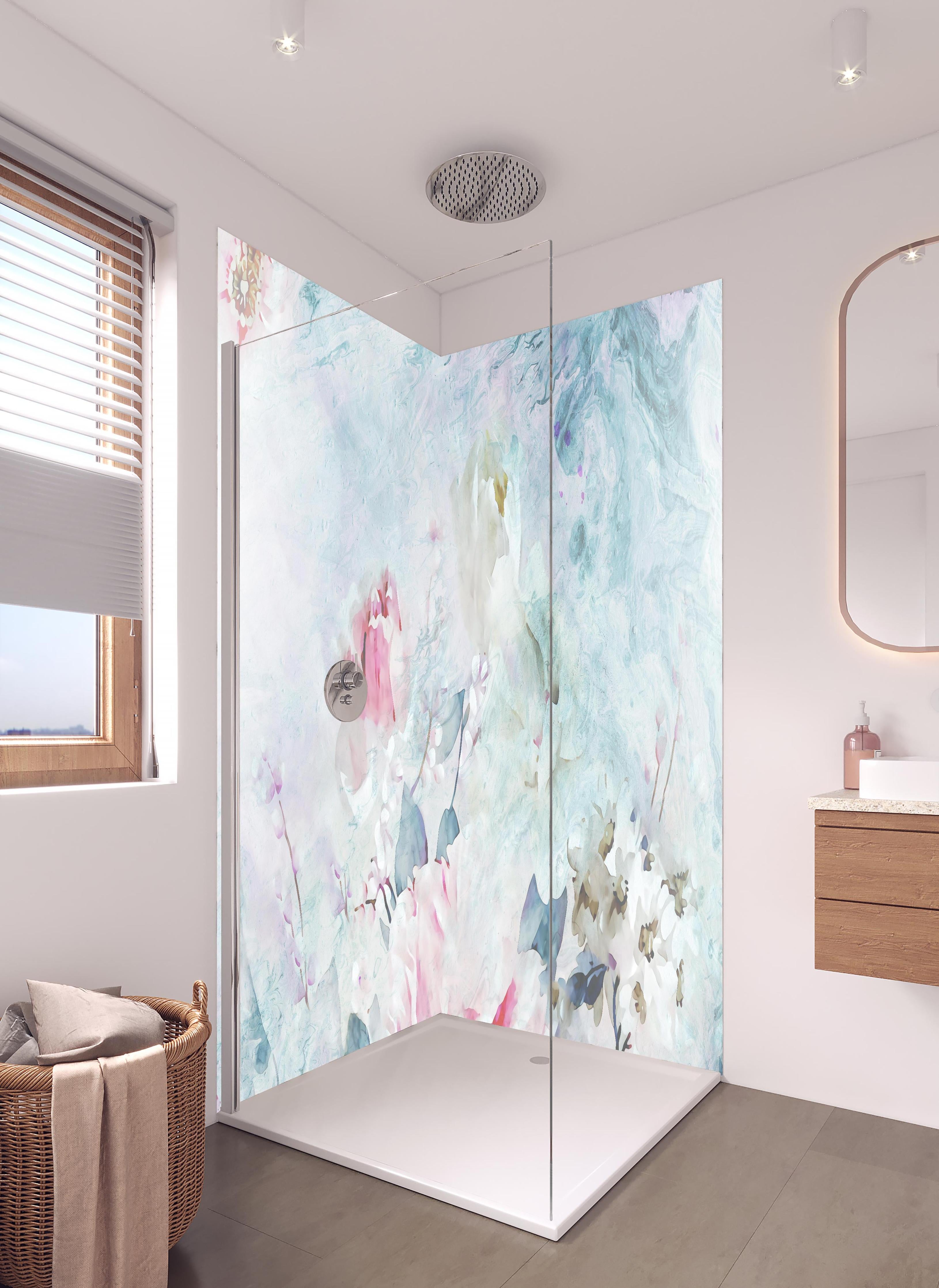Duschrückwand - Florale Kunst - Blumen Portrait in hellem Badezimmer mit Regenduschkopf - zweiteilige Eck-Duschrückwand