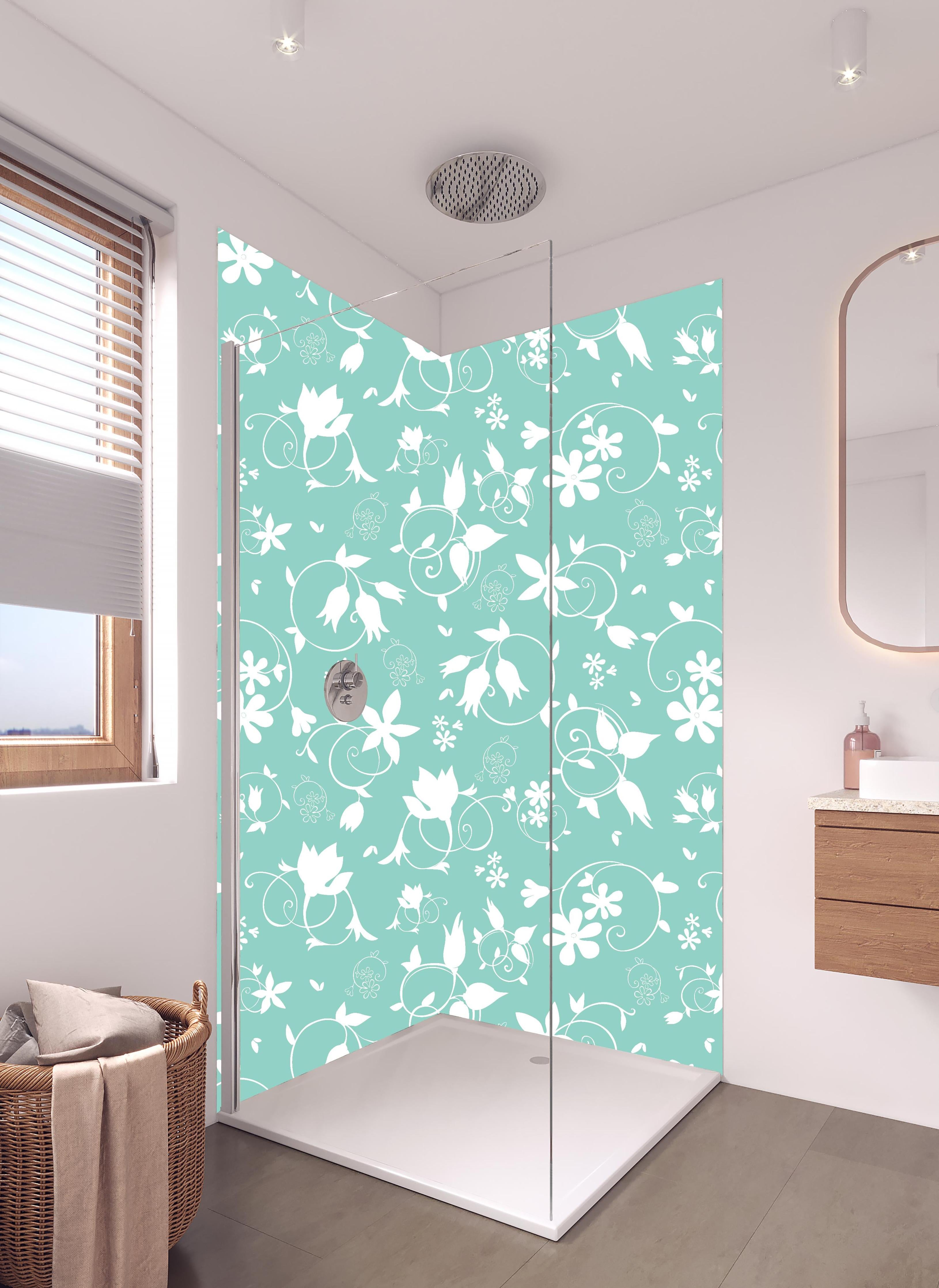 Duschrückwand - Florales Muster Türkis Weiß Design in hellem Badezimmer mit Regenduschkopf - zweiteilige Eck-Duschrückwand