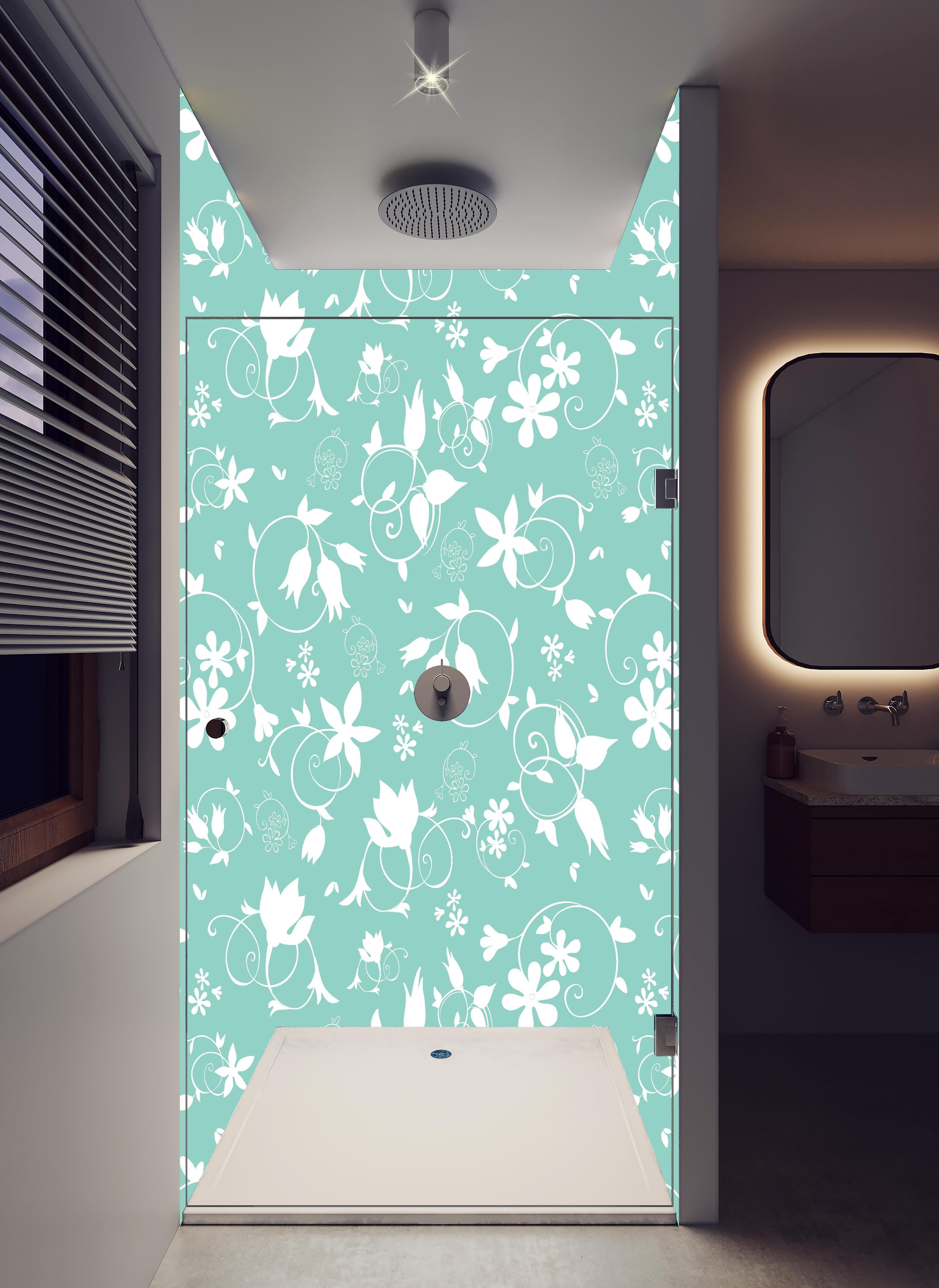 Duschrückwand - Florales Muster Türkis Weiß Design in hellem Badezimmer mit Regenduschkopf - zweiteilige Eck-Duschrückwand