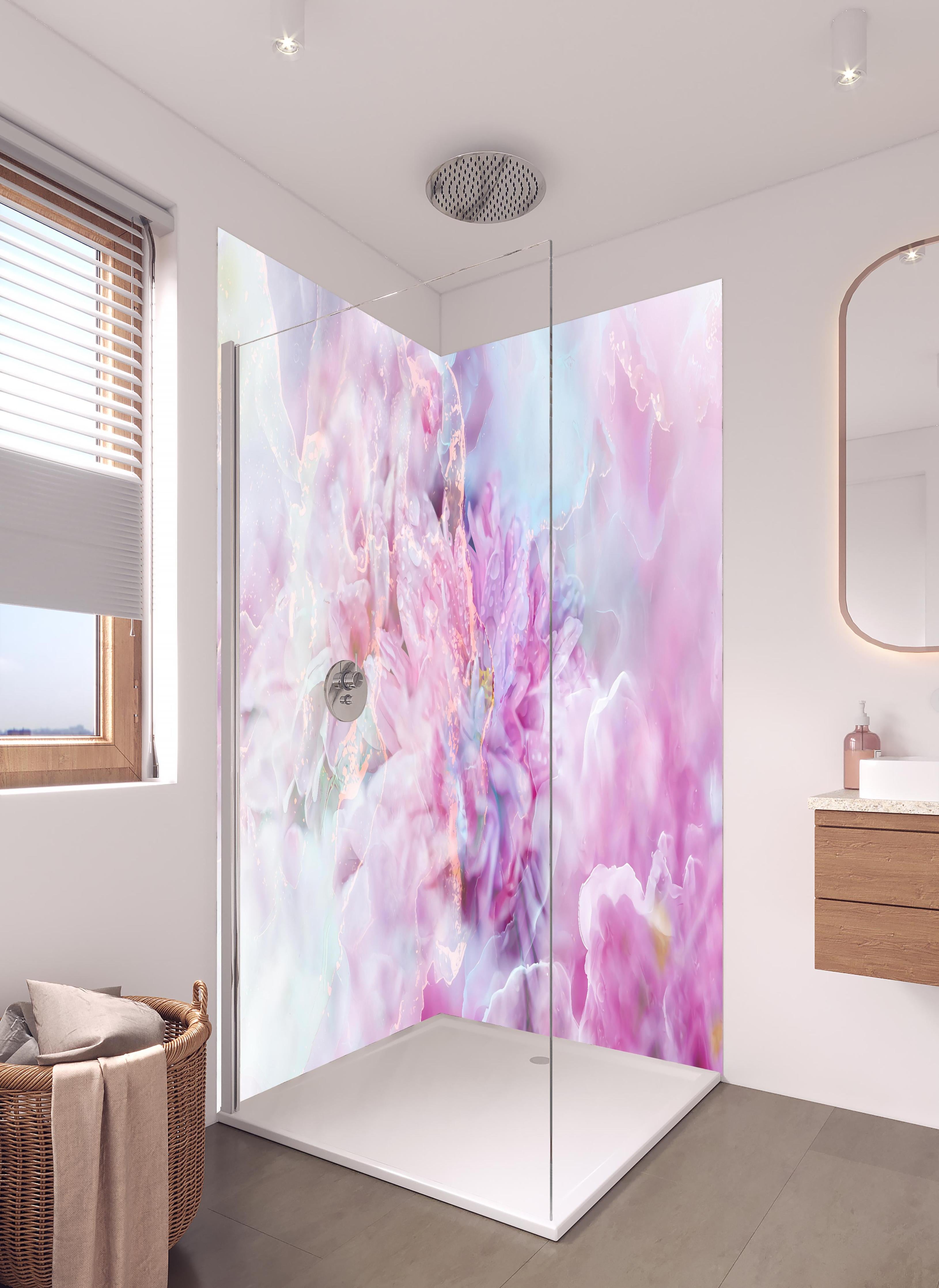 Duschrückwand - Florales Portrait - Pastell in hellem Badezimmer mit Regenduschkopf - zweiteilige Eck-Duschrückwand