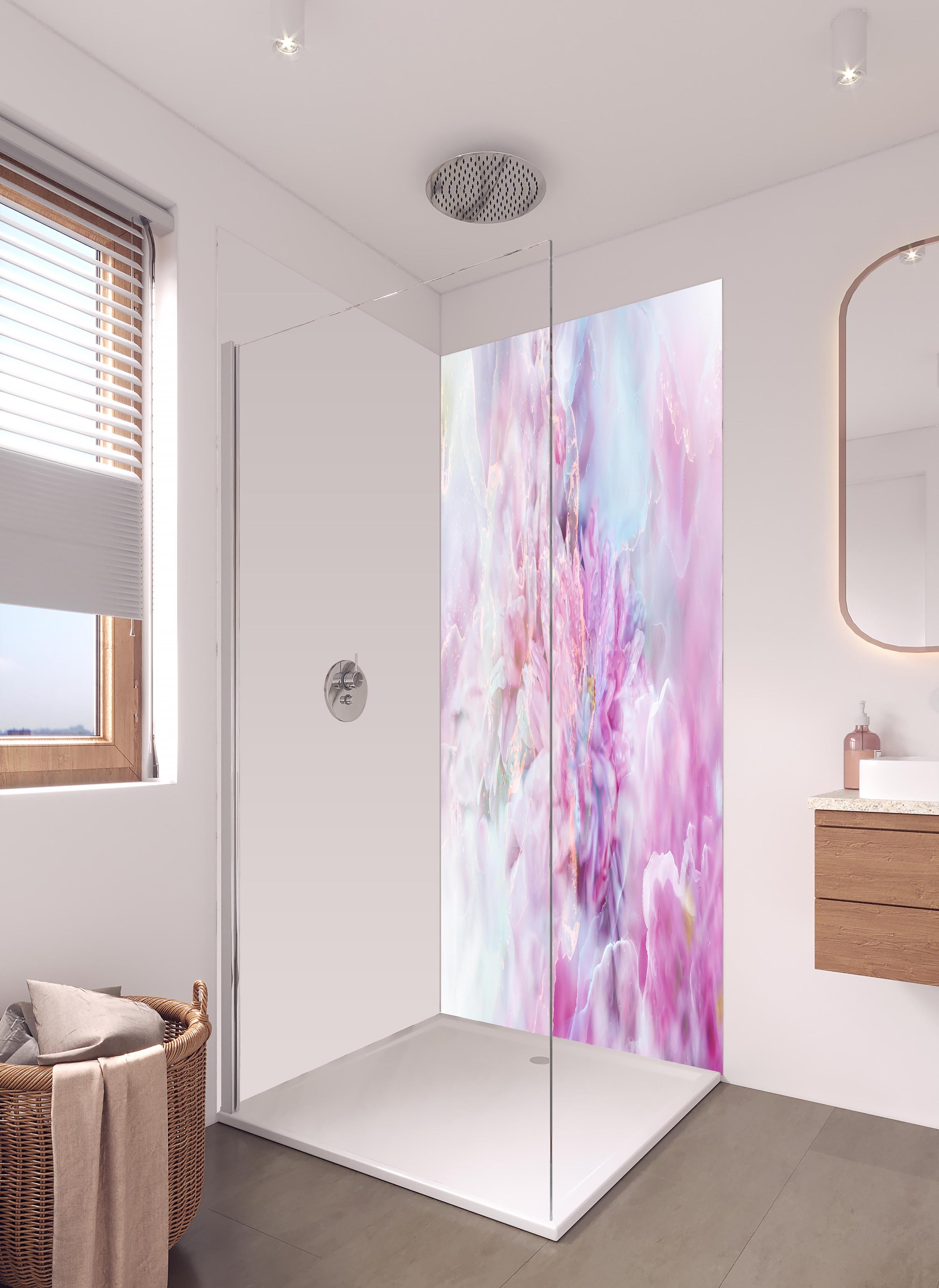 Duschrückwand - Florales Portrait - Pastell in hellem Badezimmer mit Regenduschkopf - zweiteilige Eck-Duschrückwand