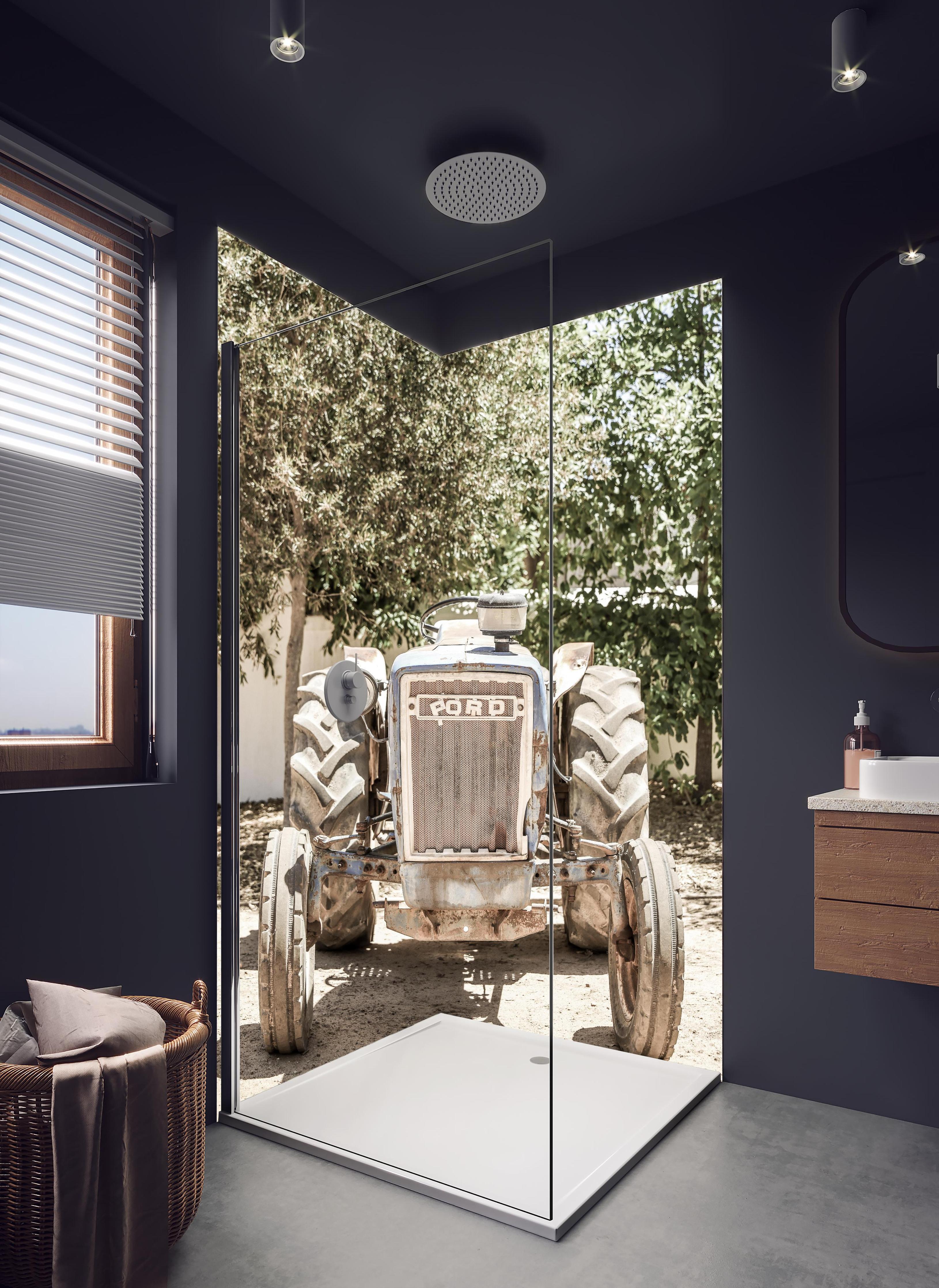 Duschrückwand - Ford Traktor in hellem Badezimmer mit Regenduschkopf - zweiteilige Eck-Duschrückwand
