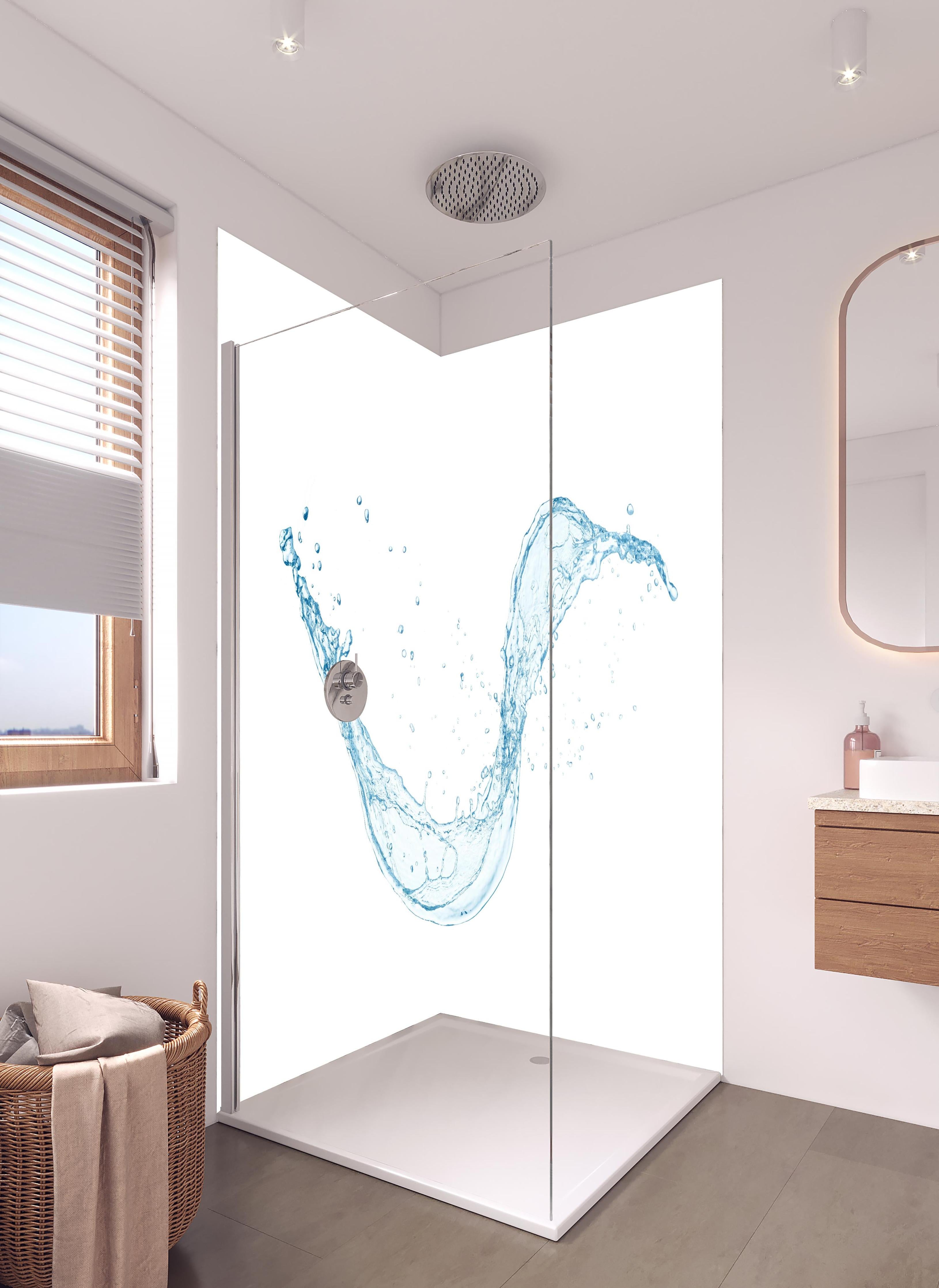Duschrückwand - Frischer Blauer Wasser Splash Isoliert in hellem Badezimmer mit Regenduschkopf - zweiteilige Eck-Duschrückwand