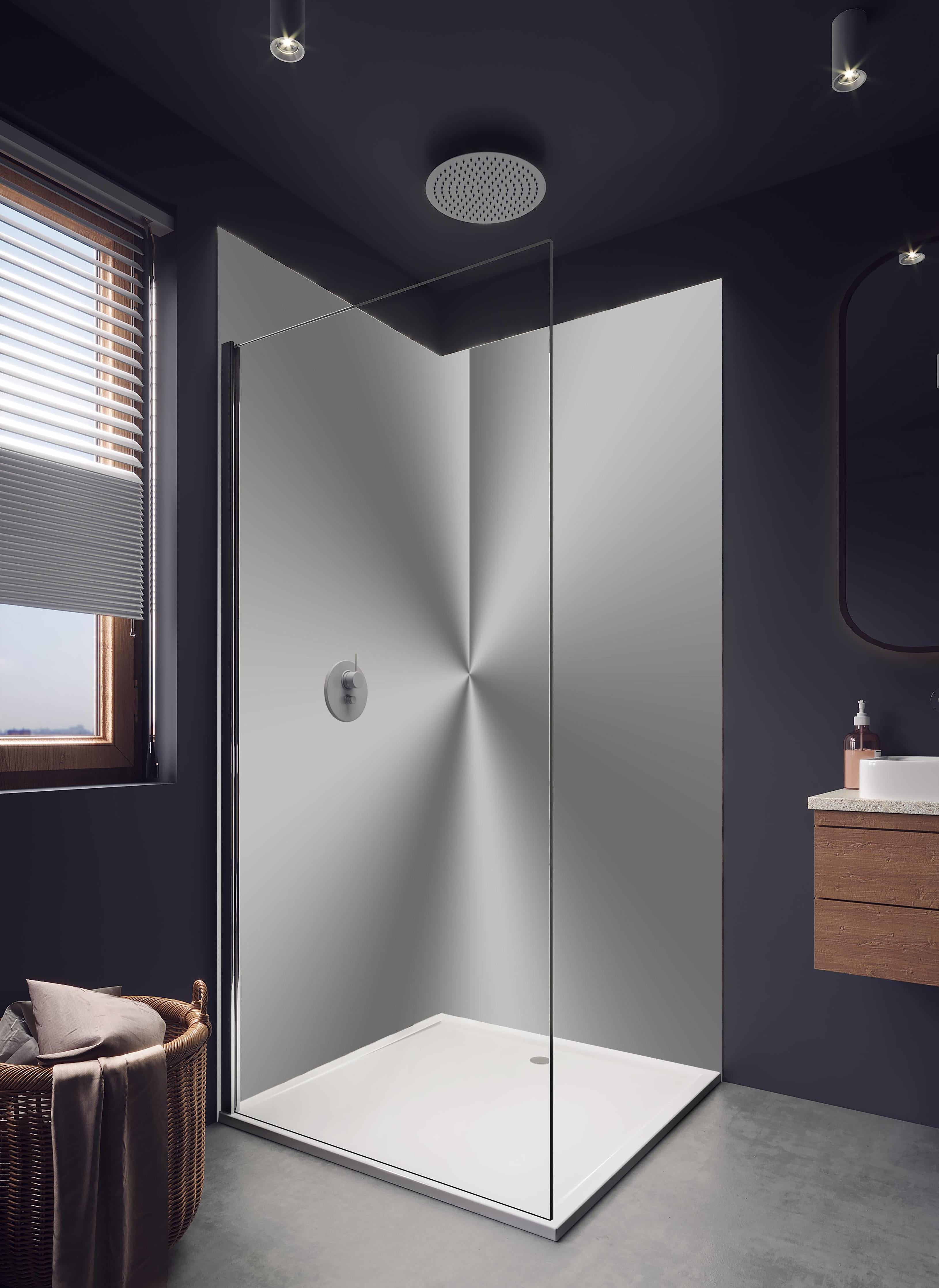 Duschrückwand - Gebürstetes Metall in hellem Badezimmer mit Regenduschkopf - zweiteilige Eck-Duschrückwand