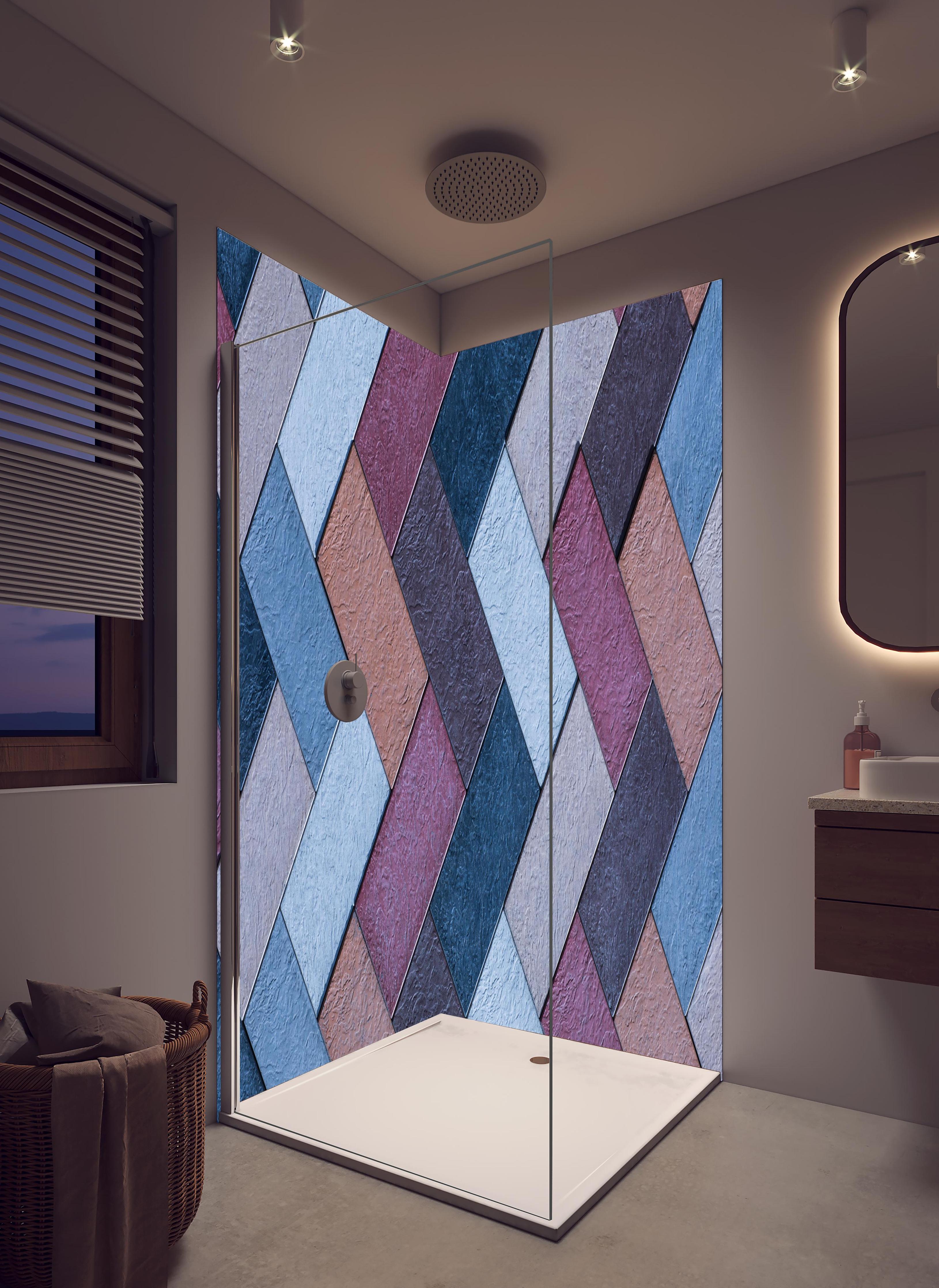Duschrückwand - Geflochtene Leder-Textur in bunten Farbtönen in hellem Badezimmer mit Regenduschkopf - zweiteilige Eck-Duschrückwand