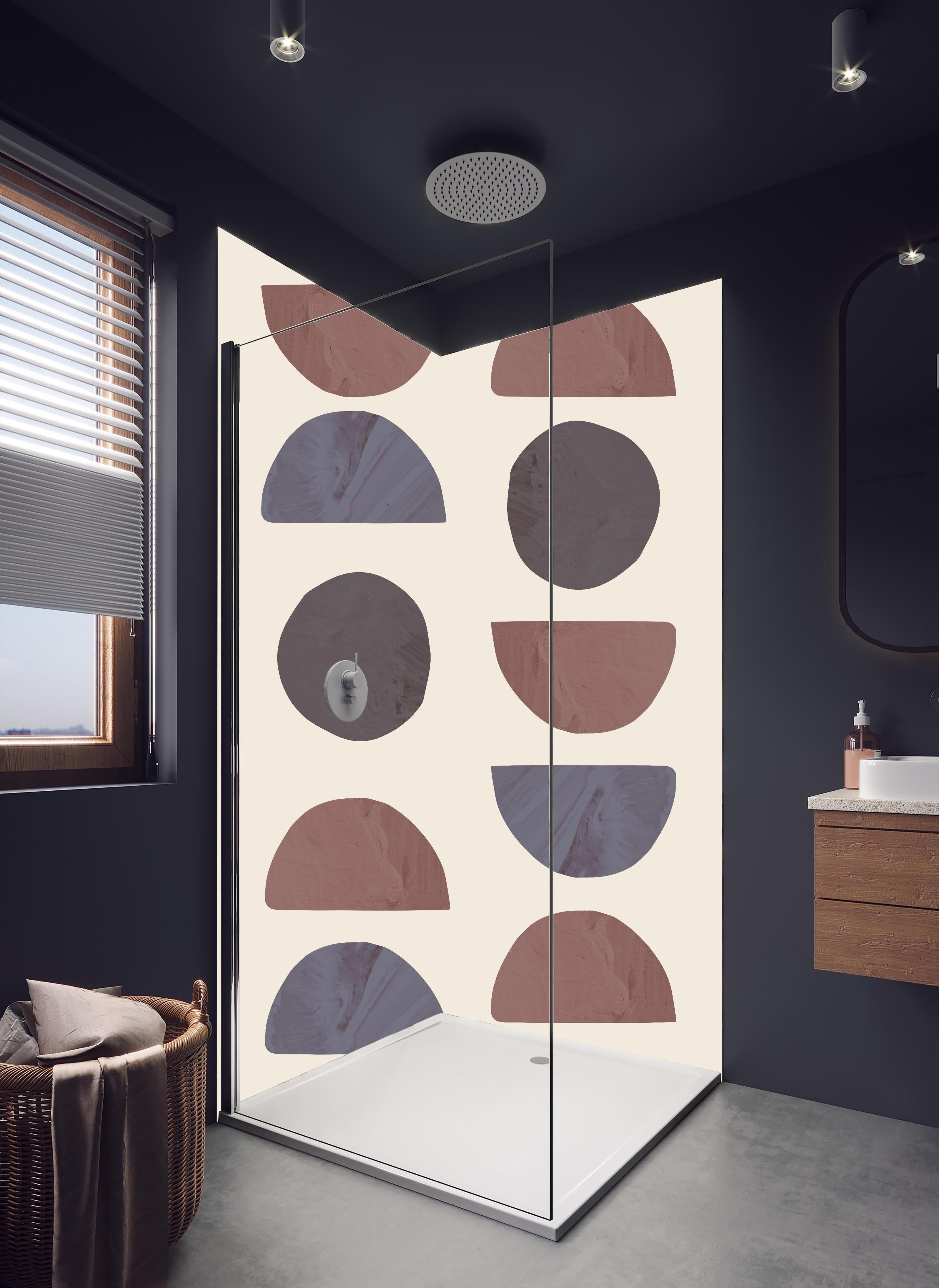 Duschrückwand - Geometrie - Kollage in hellem Badezimmer mit Regenduschkopf - zweiteilige Eck-Duschrückwand