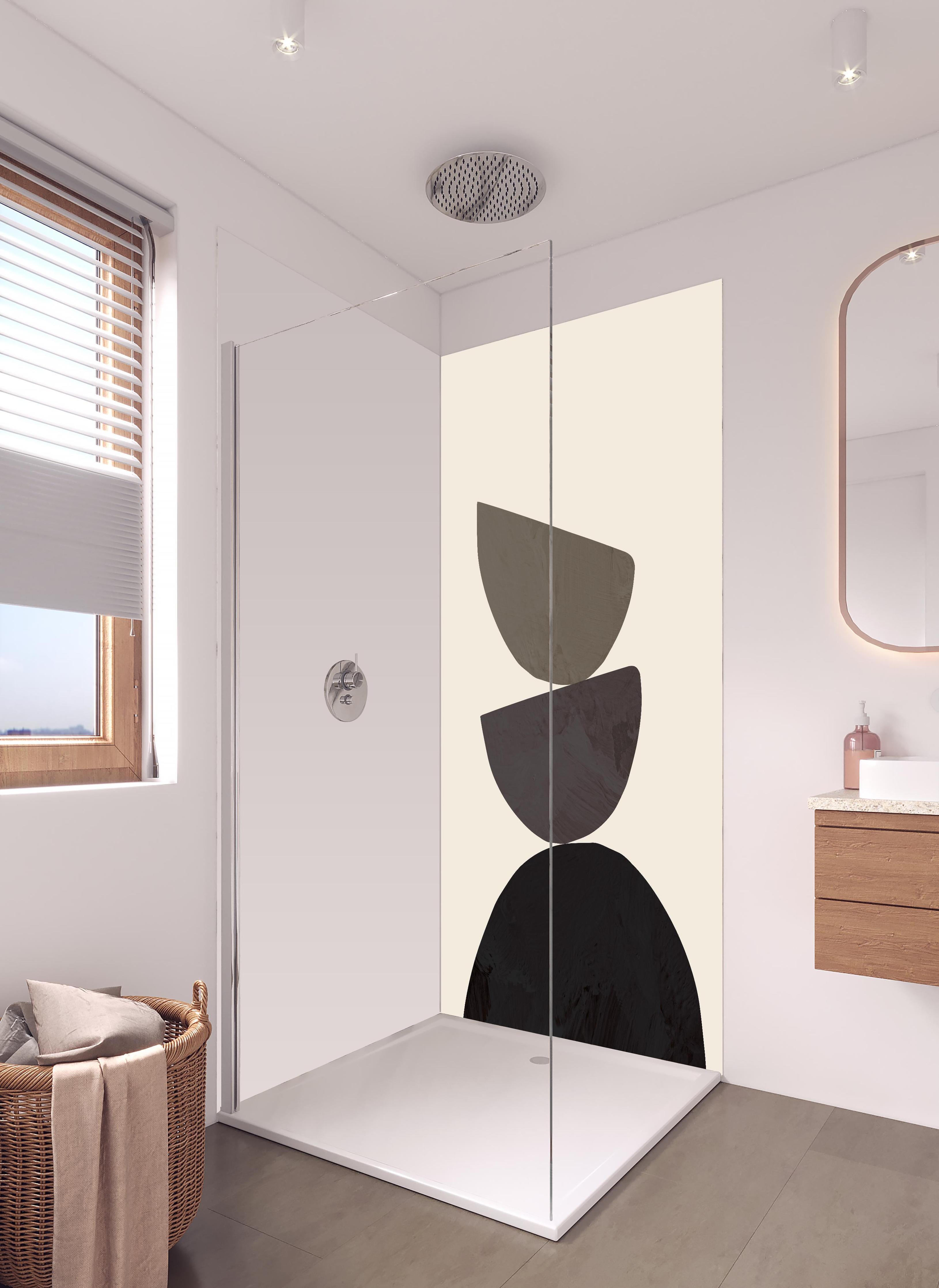 Duschrückwand - Geometrische Formen balancierend - Abstraktion in hellem Badezimmer mit Regenduschkopf - zweiteilige Eck-Duschrückwand