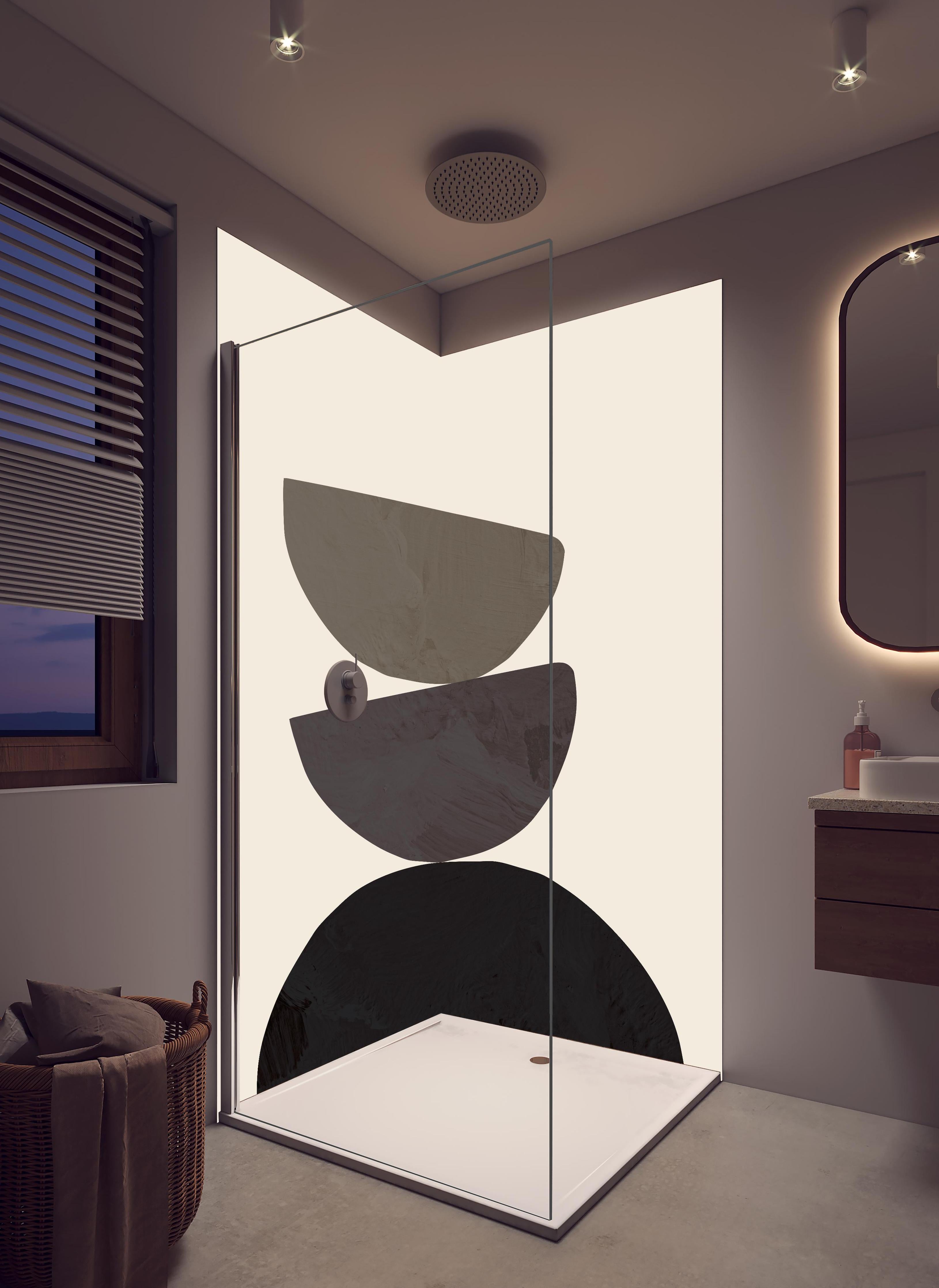 Duschrückwand - Geometrische Formen balancierend - Abstraktion in hellem Badezimmer mit Regenduschkopf - zweiteilige Eck-Duschrückwand