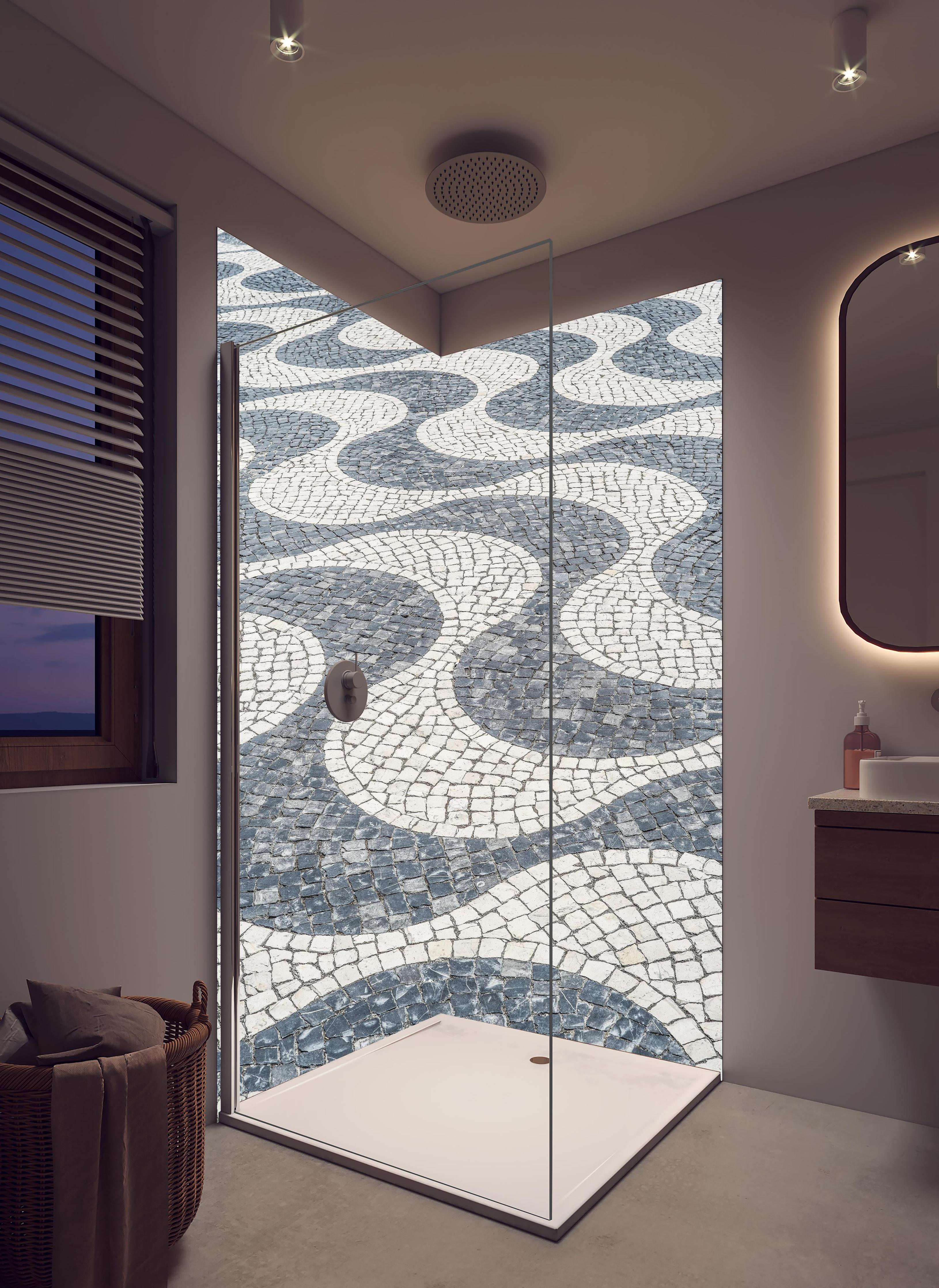 Duschrückwand - Geometrisches Mosaikmuster in Schwarz-Weiß in hellem Badezimmer mit Regenduschkopf - zweiteilige Eck-Duschrückwand