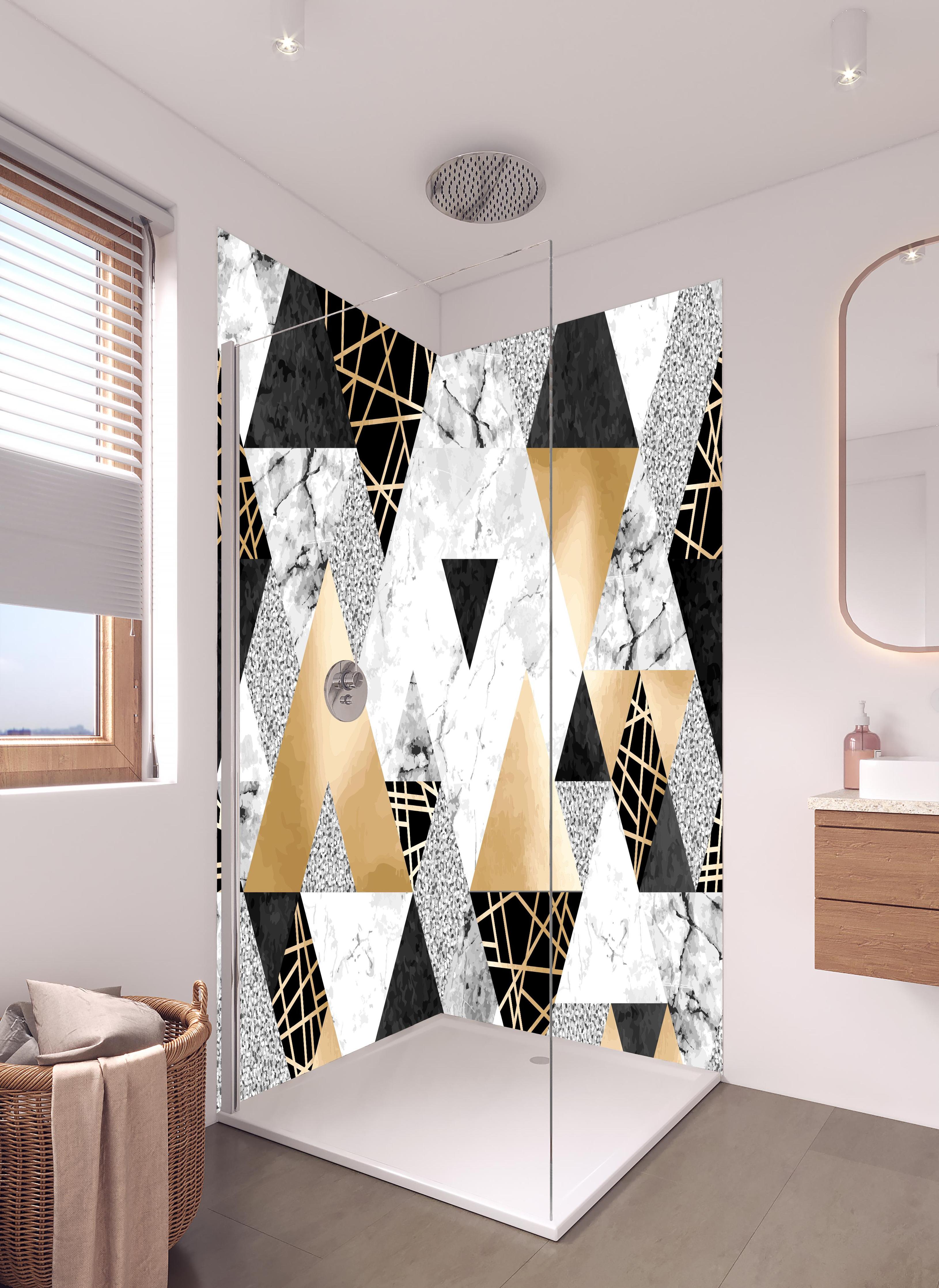 Duschrückwand - Geometrisches Muster in Gold, Schwarz und Weiß in hellem Badezimmer mit Regenduschkopf - zweiteilige Eck-Duschrückwand