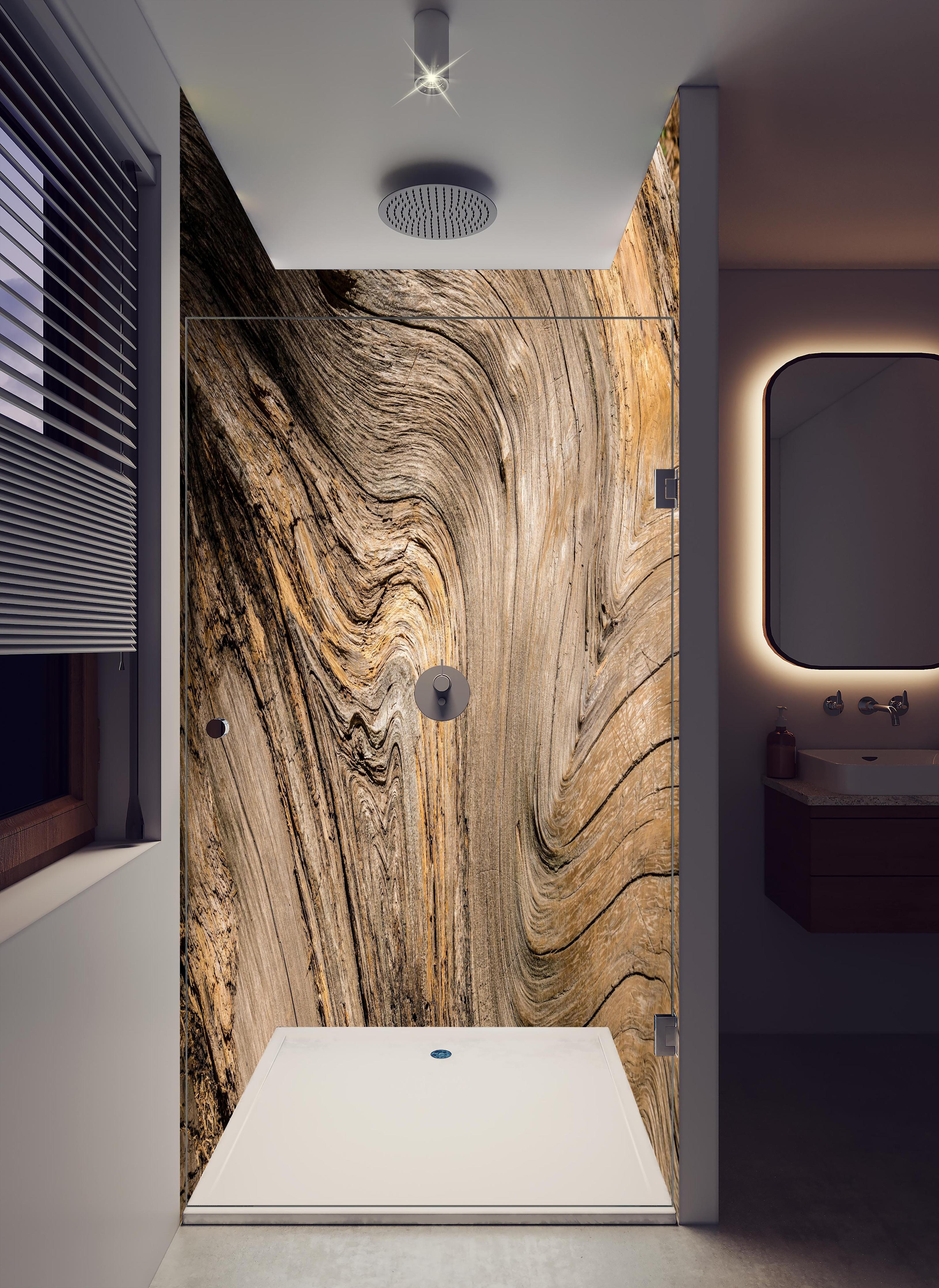 Duschrückwand - Geschwungenes Naturholz in hellem Badezimmer mit Regenduschkopf - zweiteilige Eck-Duschrückwand