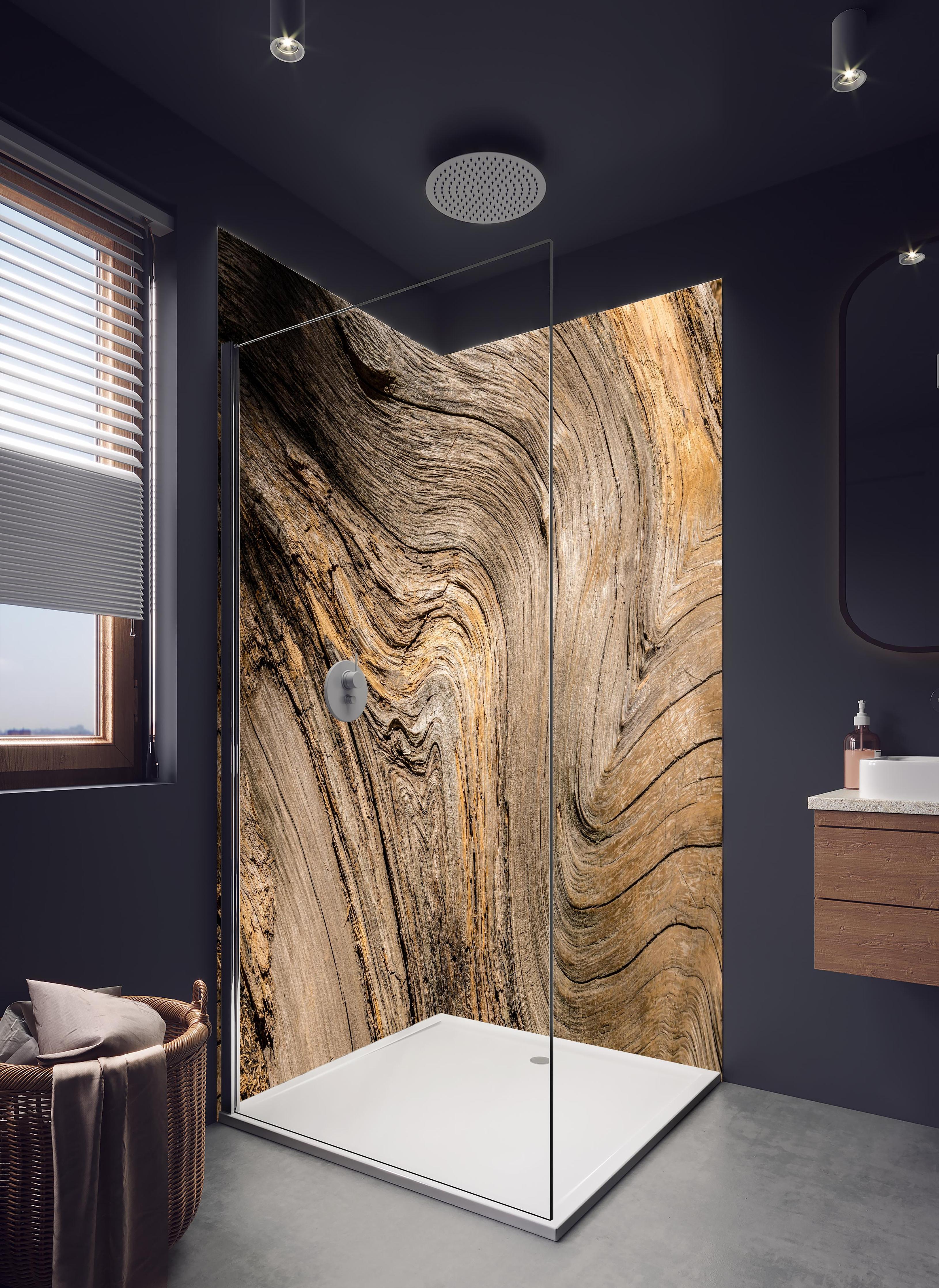 Duschrückwand - Geschwungenes Naturholz in hellem Badezimmer mit Regenduschkopf - zweiteilige Eck-Duschrückwand