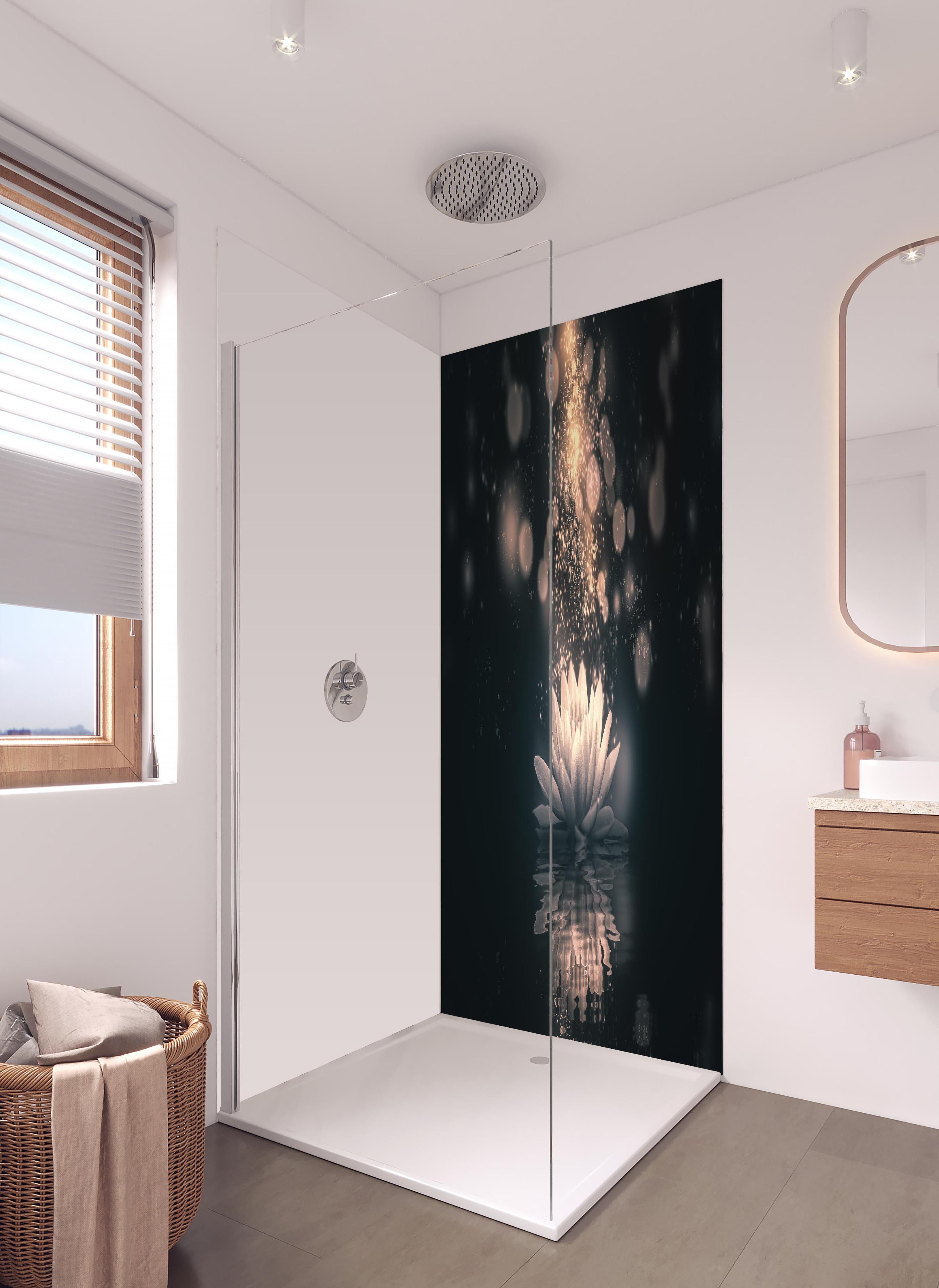 Duschrückwand - Goldene Lotusblüte auf dunklem Hintergrund in hellem Badezimmer mit Regenduschkopf - zweiteilige Eck-Duschrückwand
